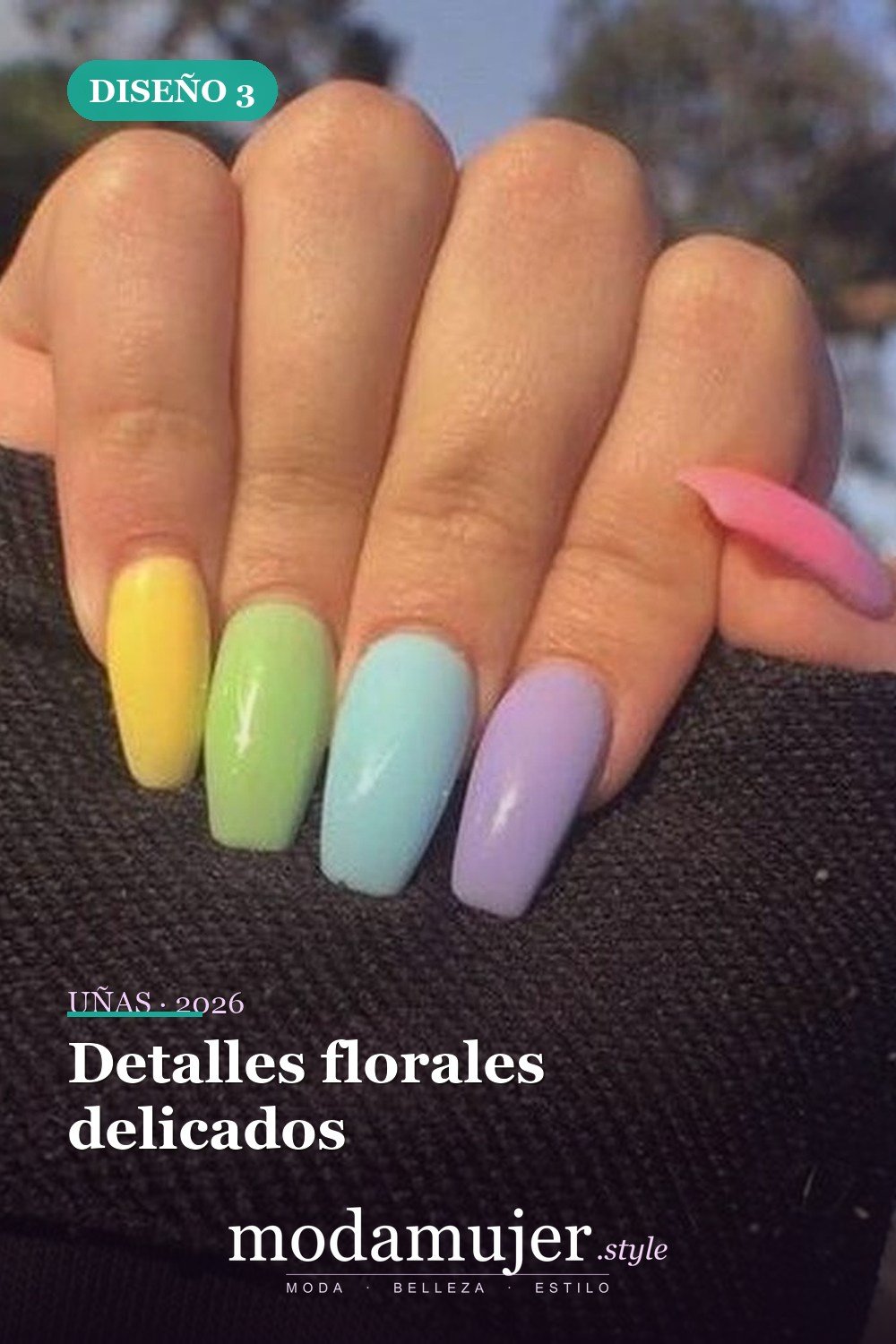 Detalles florales delicados — 43 ideas populares de diseños de uñas para el verano