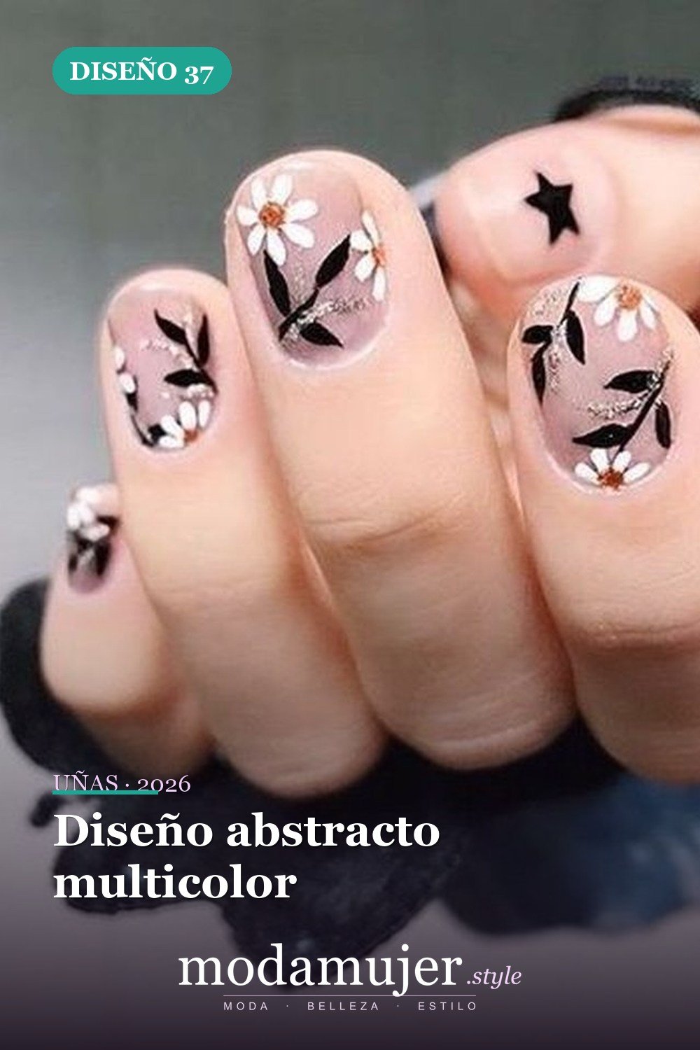 Diseño abstracto multicolor — 43 ideas populares de diseños de uñas para el verano