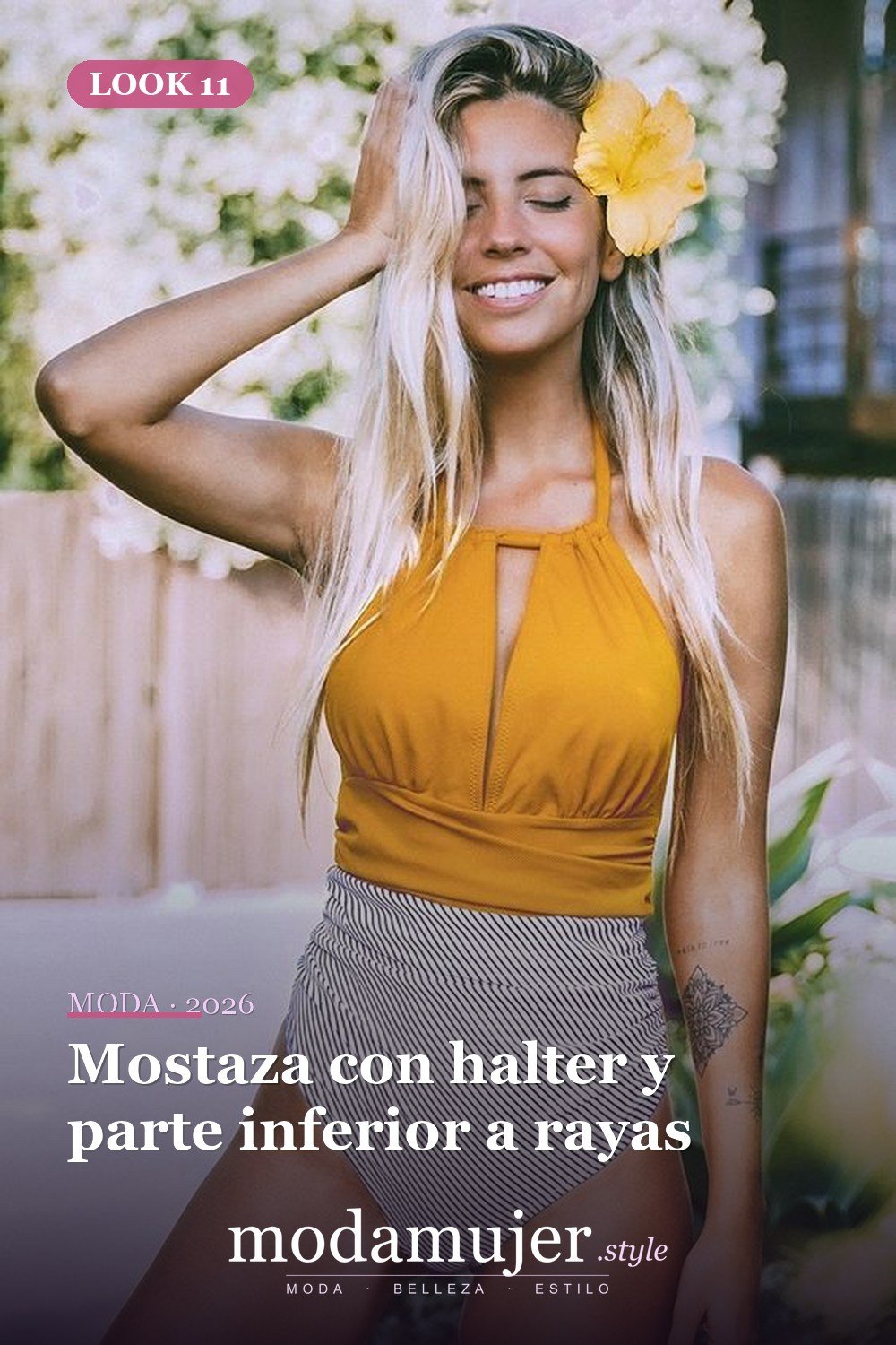 Mostaza con halter y parte inferior a rayas — 43 trajes de baño de una pieza sensuales para el verano 2026