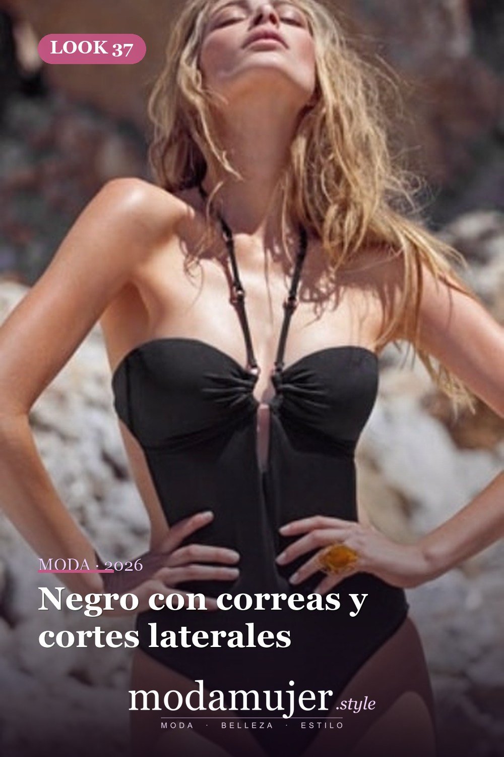 Negro con correas y cortes laterales — 43 trajes de baño de una pieza sensuales para el verano 2026