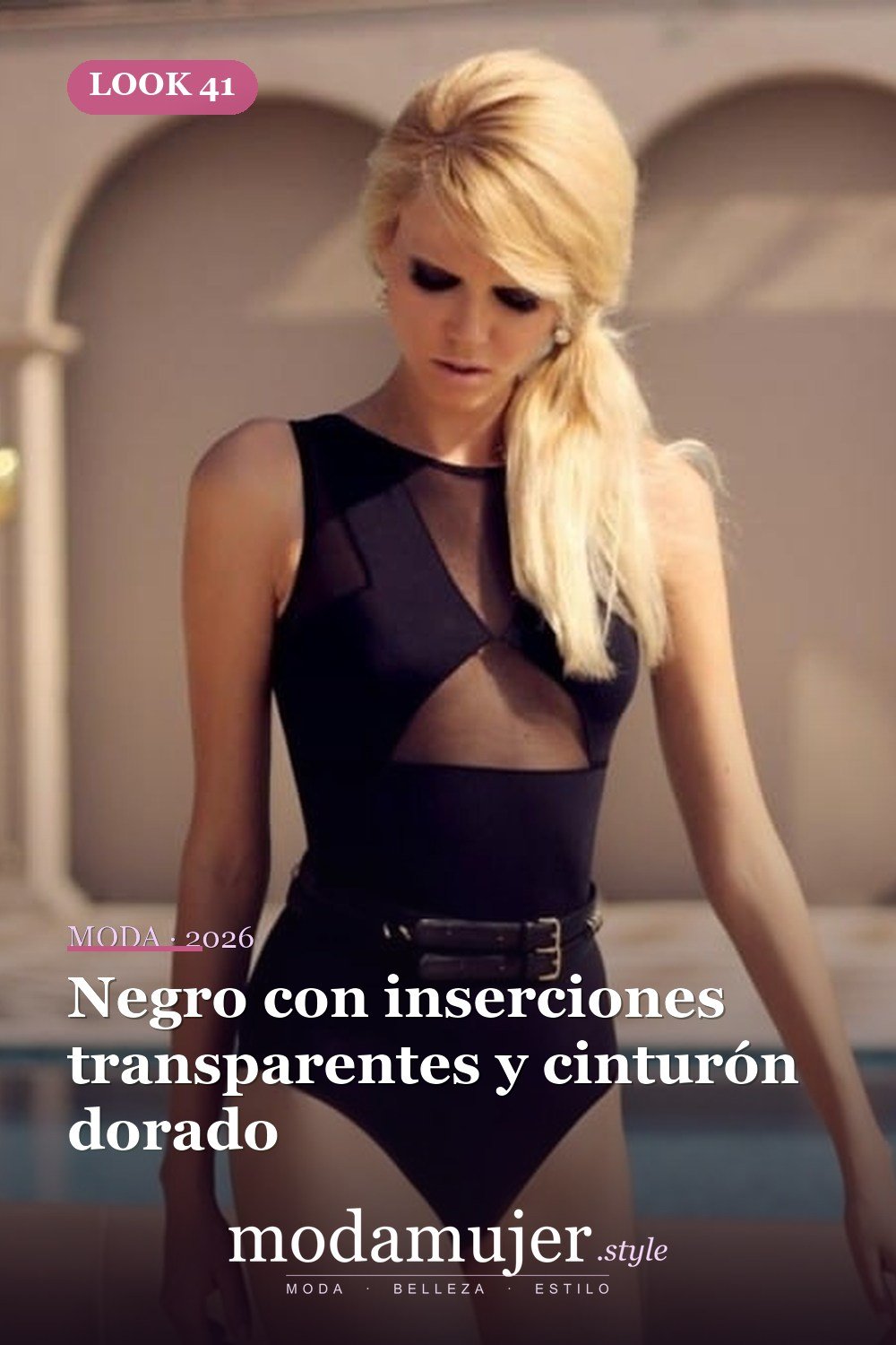 Negro con inserciones transparentes y cinturón dorado — 43 trajes de baño de una pieza sensuales para el verano 2026