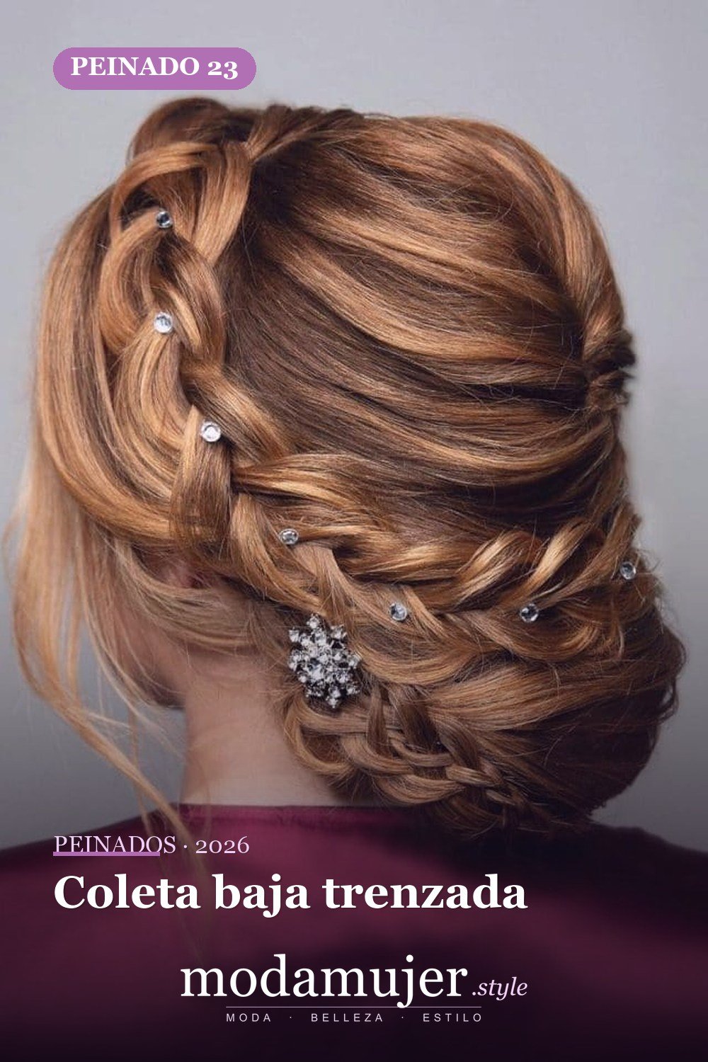 Coleta baja trenzada — 45 mejores peinados para dirndl: trenzas y recogidos