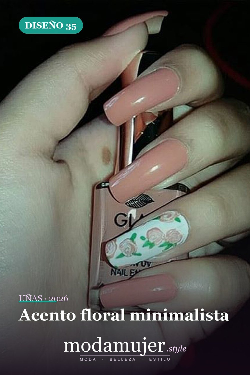 Acento floral minimalista — 46 ideas del mejor diseño de uñas simple y elegante
