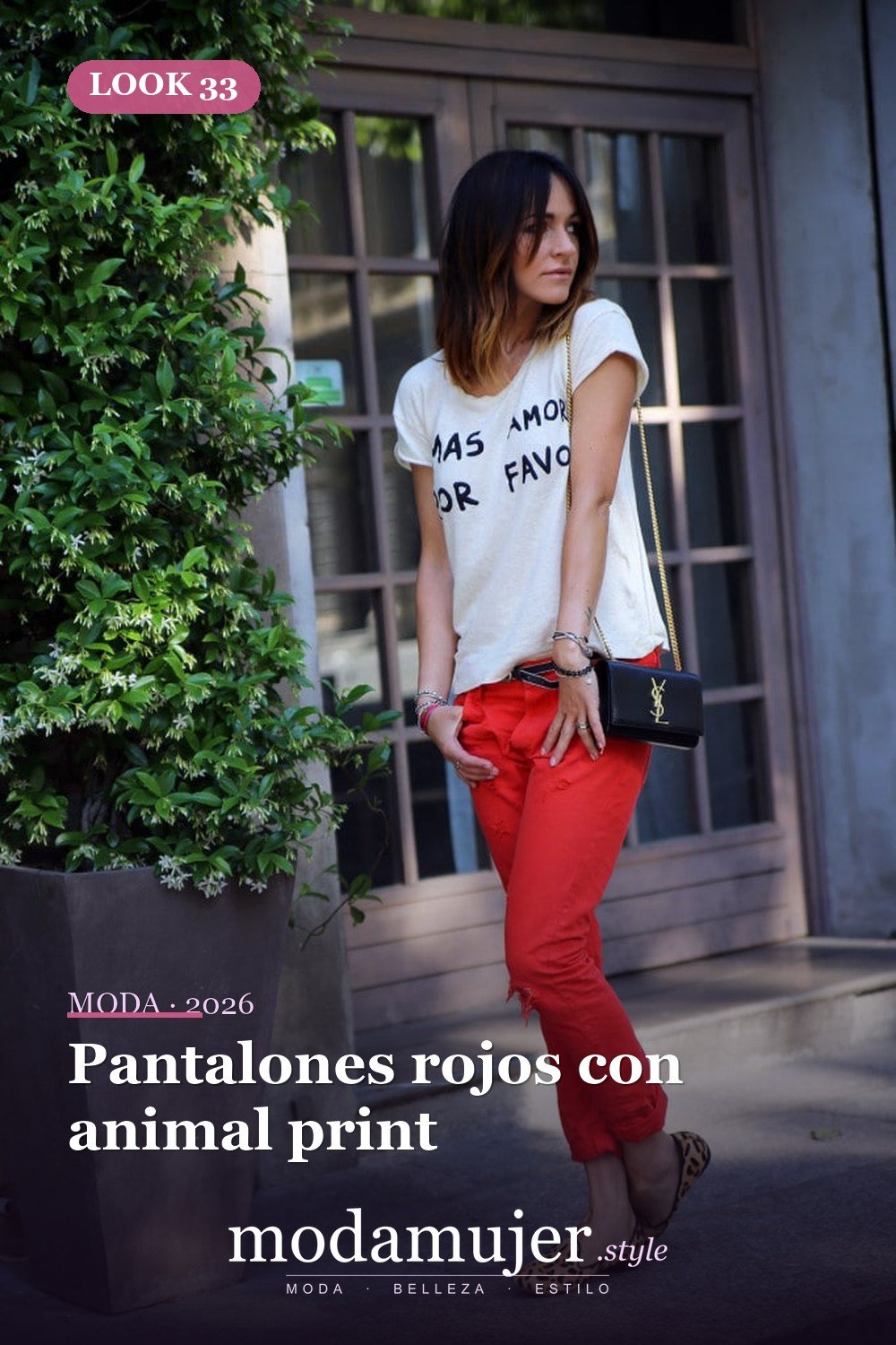 Pantalones rojos con animal print — 46 trajes casuales de primavera elegantes y bonitos para 2026