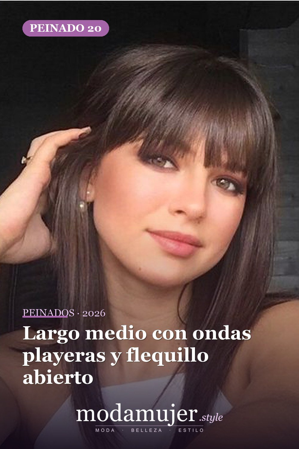Largo medio con ondas playeras y flequillo abierto — 47 cortes de pelo de longitud media con flequillo