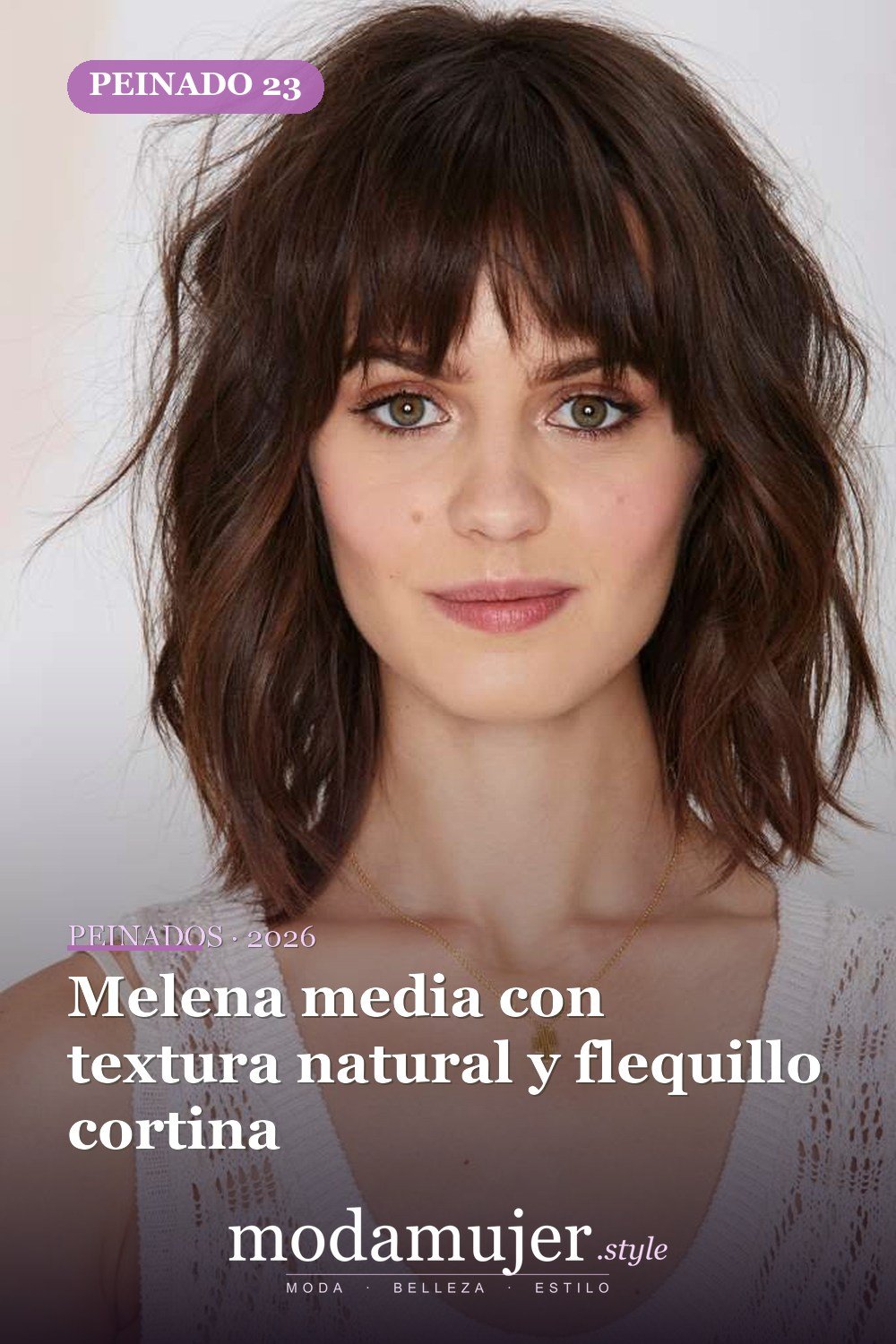 Melena media con textura natural y flequillo cortina — 47 cortes de pelo de longitud media con flequillo