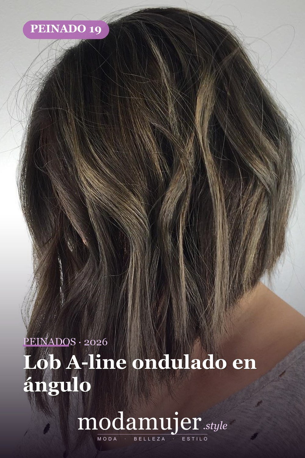 Lob A-line ondulado en ángulo — 49 cortes de pelo bob A-line para inspirarte en 2026