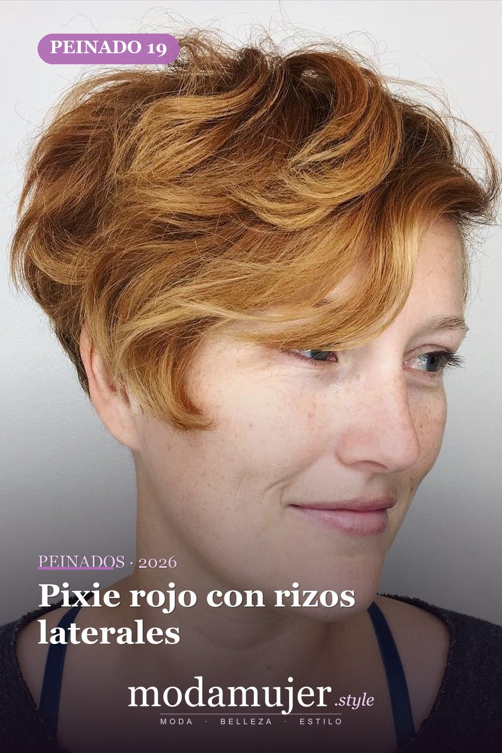 Pixie rojo con rizos laterales — 49 cortes largos de pixie para destacar en 2026
