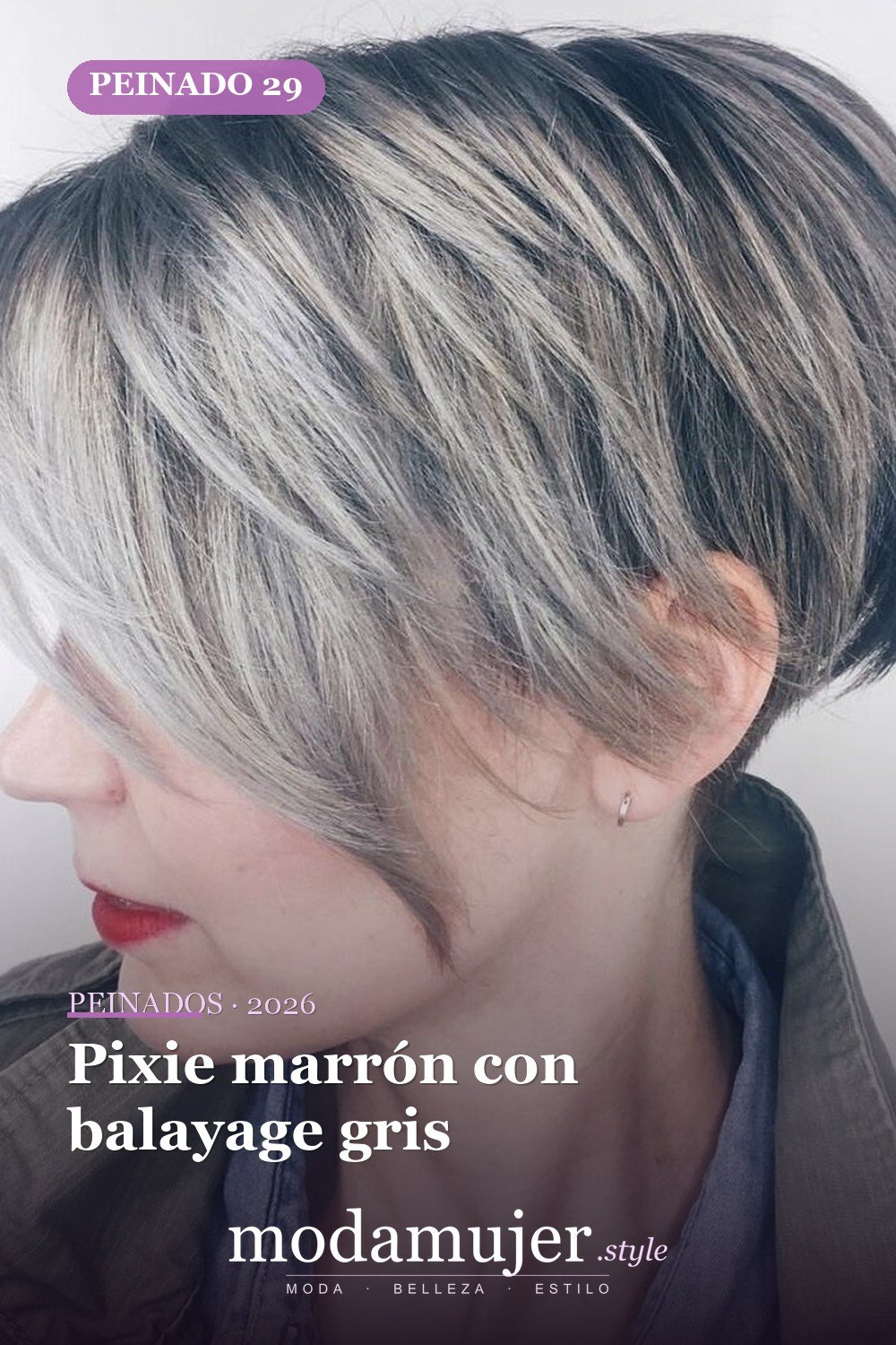 Pixie marrón con balayage gris — 49 cortes largos de pixie para destacar en 2026
