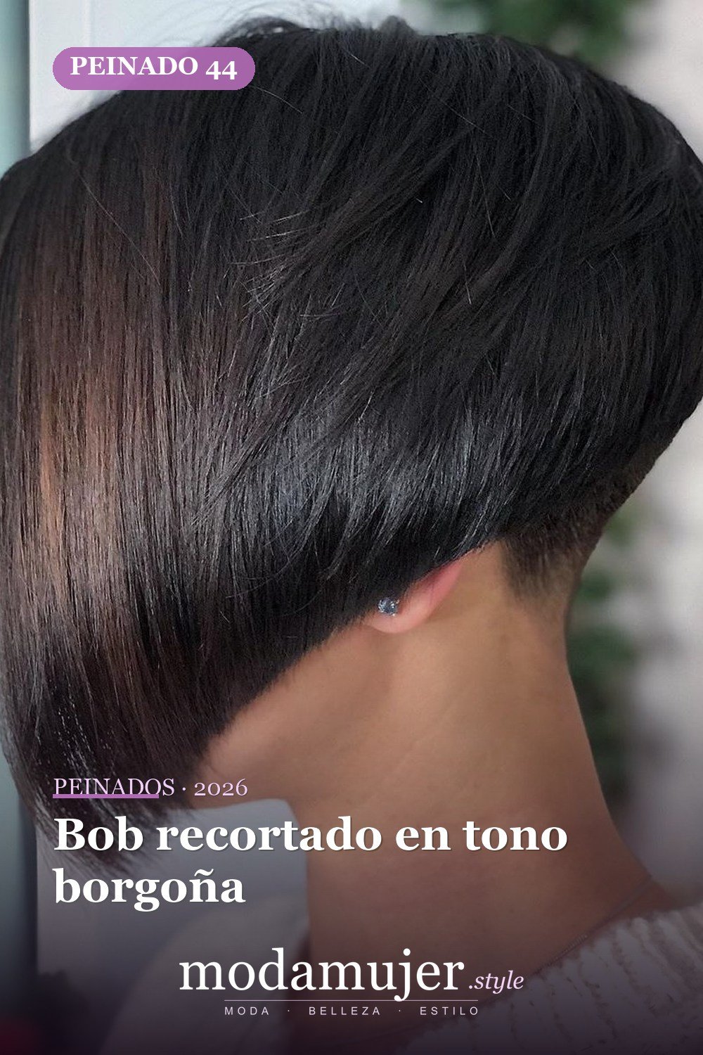 Bob recortado en tono borgoña — 50 Badass Undercut Bob Ideas a las que NO PUEDE decir que no