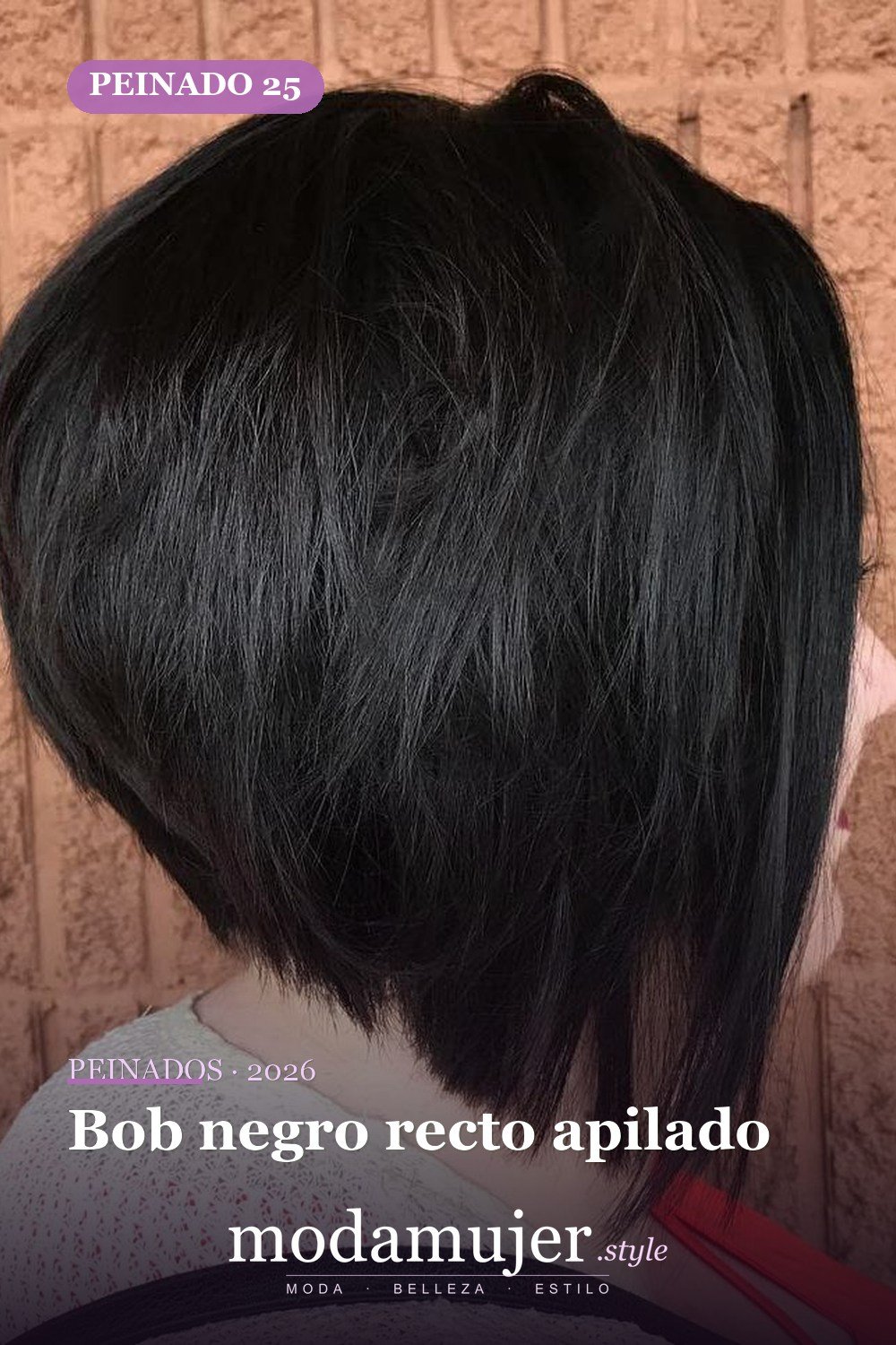 Bob negro recto apilado — 50 bobs apilados y cortes de pelo escalonados que querrás probar