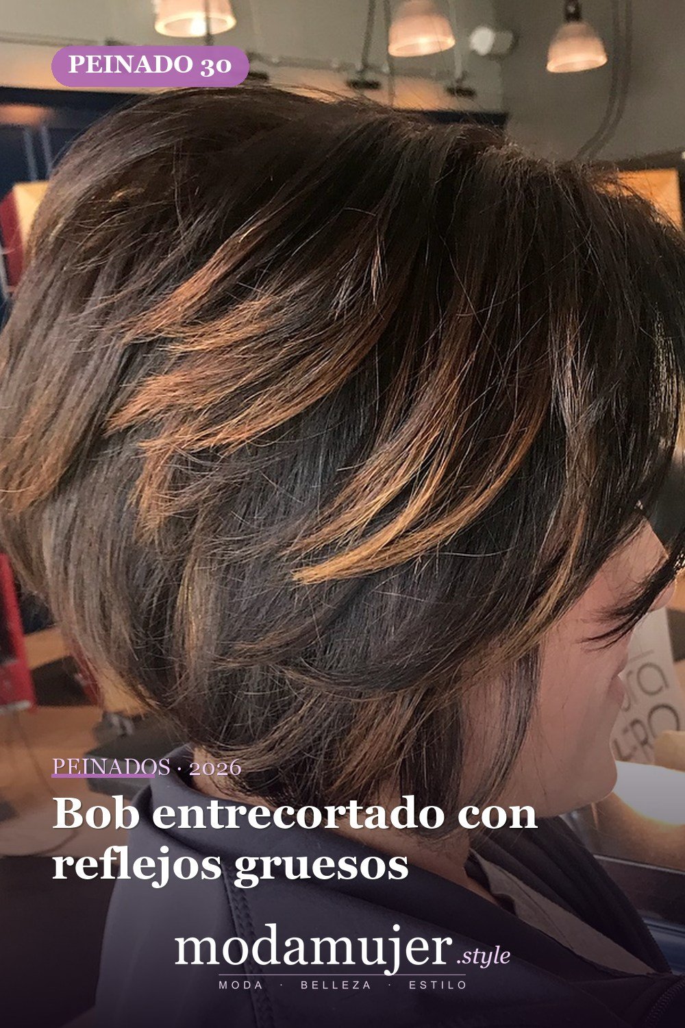 Bob entrecortado con reflejos gruesos — 50 bobs apilados y cortes de pelo escalonados que querrás probar