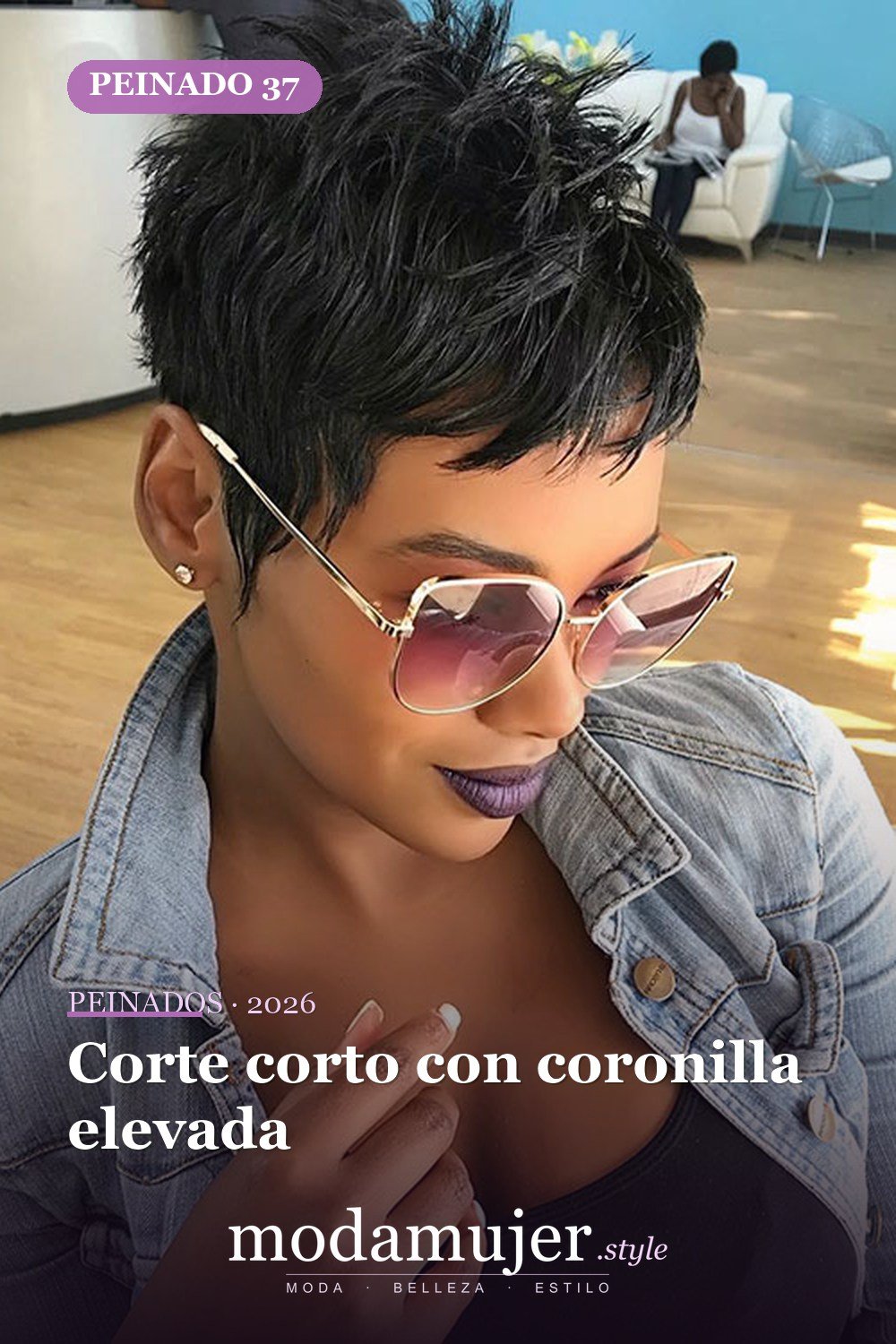 Corte corto con coronilla elevada — 50 cortes de pelo cortos para mujeres negras