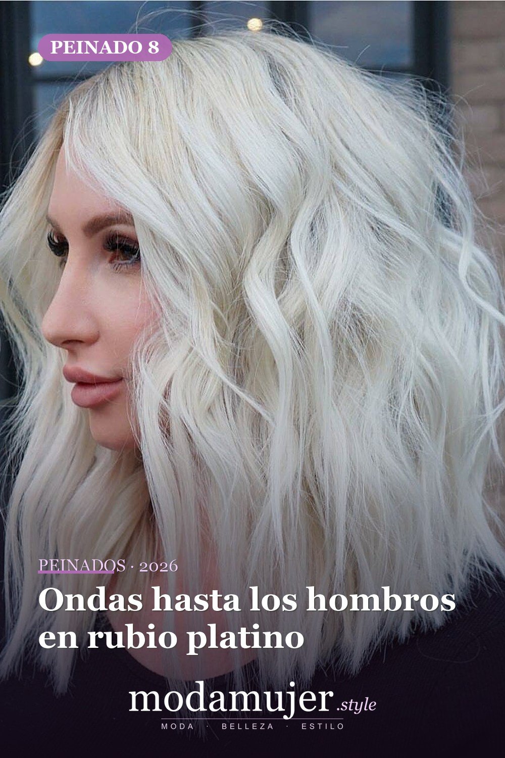 Bob ondulado en tono platino — 50 cortes de pelo medianos para mujeres que serán enormes en 2026