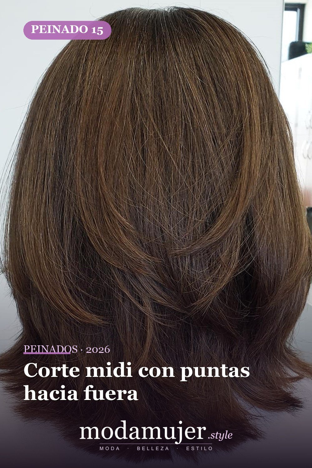 Corte midi con puntas hacia fuera — 50 cortes de pelo medianos para mujeres que serán enormes en 2026