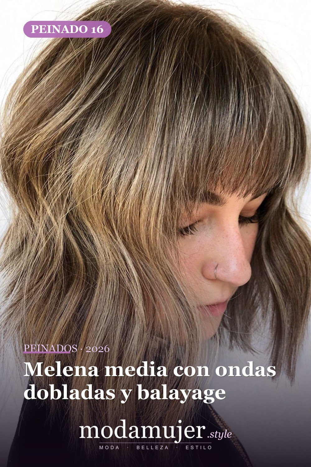 Melena con ondas dobladas y balayage — 50 cortes de pelo medianos para mujeres que serán enormes en 2026