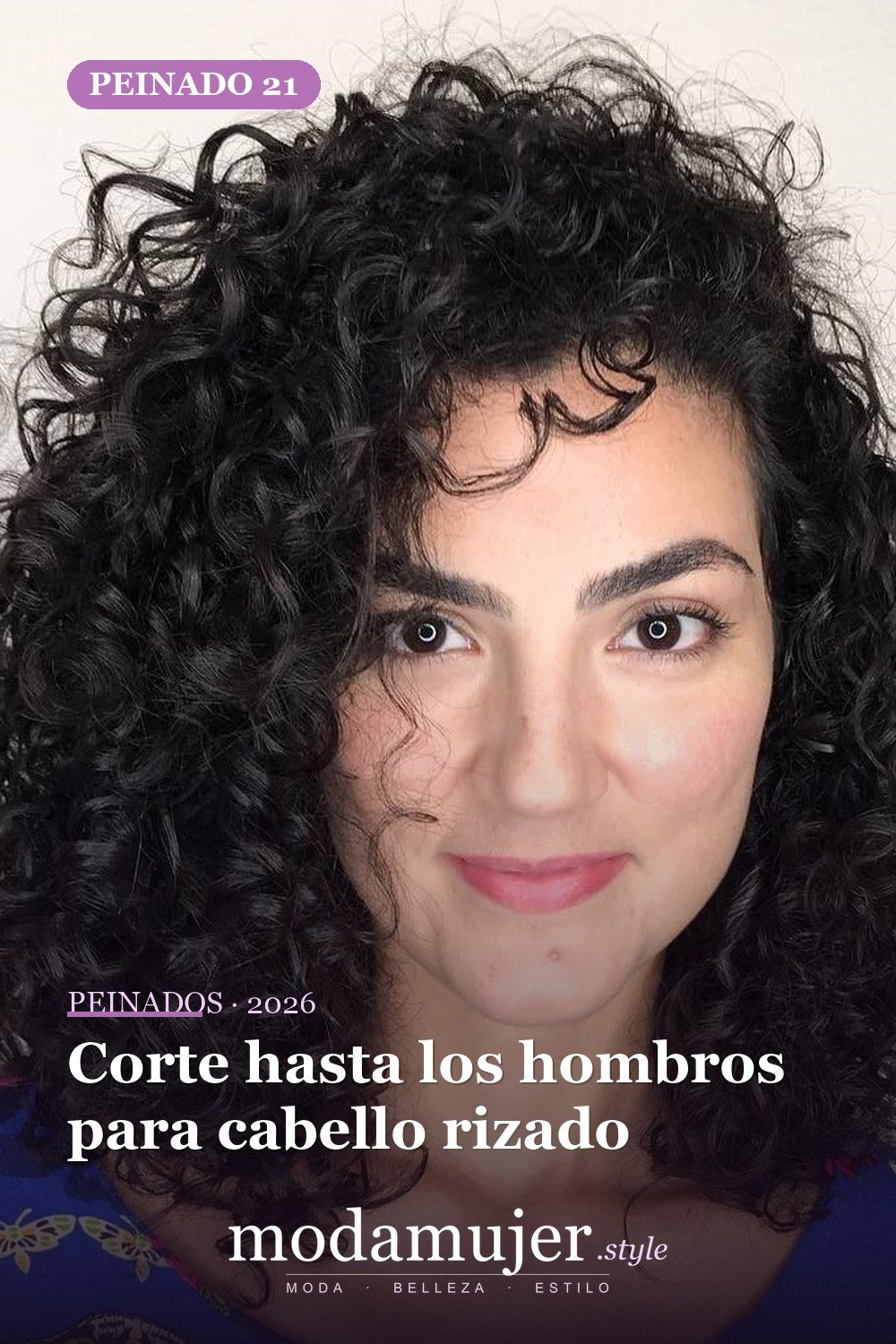 Corte a los hombros para cabello rizado — 50 cortes de pelo medianos para mujeres que serán enormes en 2026