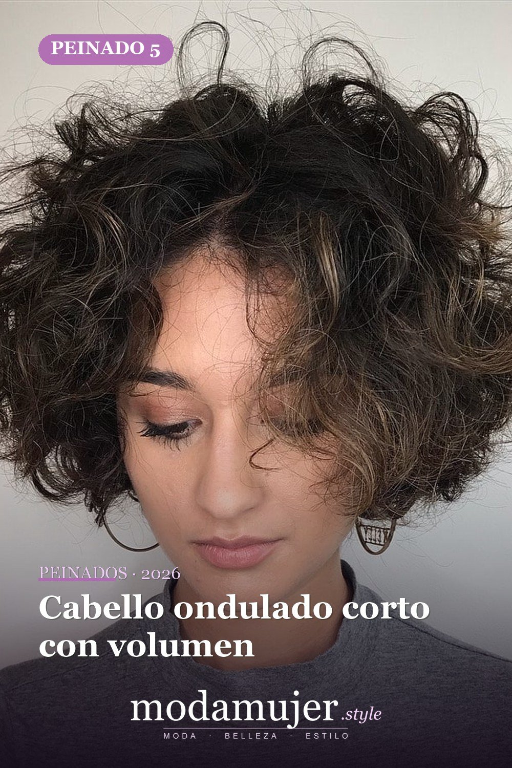 Cabello ondulado corto con volumen — 50 cortes de pelo ondulados cortos absolutamente nuevos para 2026