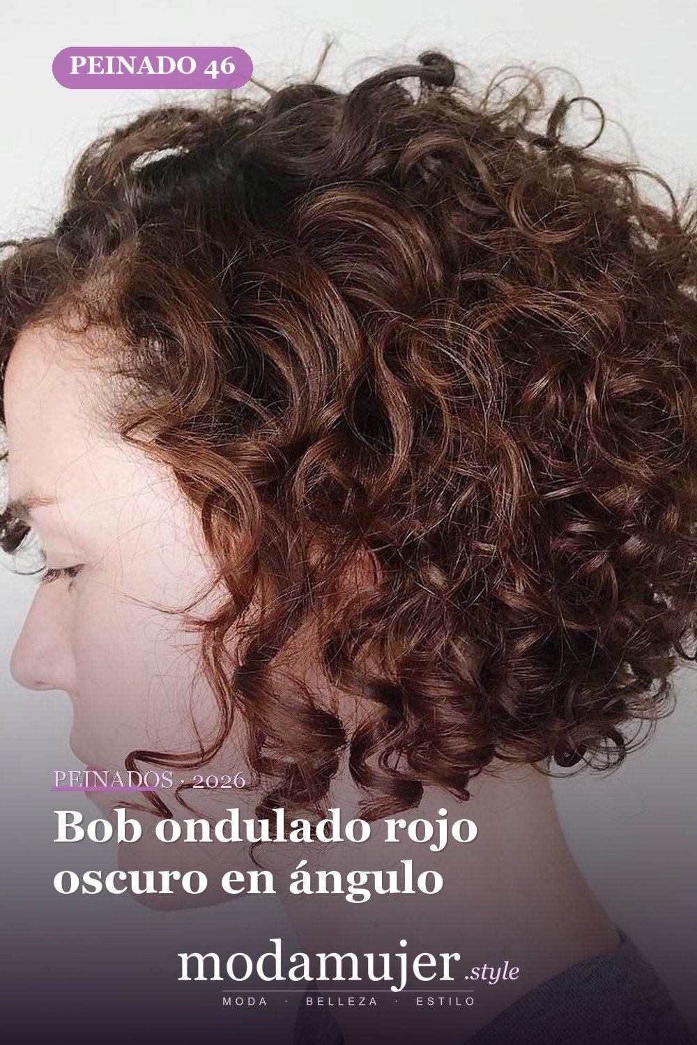 Bob ondulado rojo oscuro en ángulo — 50 cortes de pelo ondulados cortos absolutamente nuevos para 2026