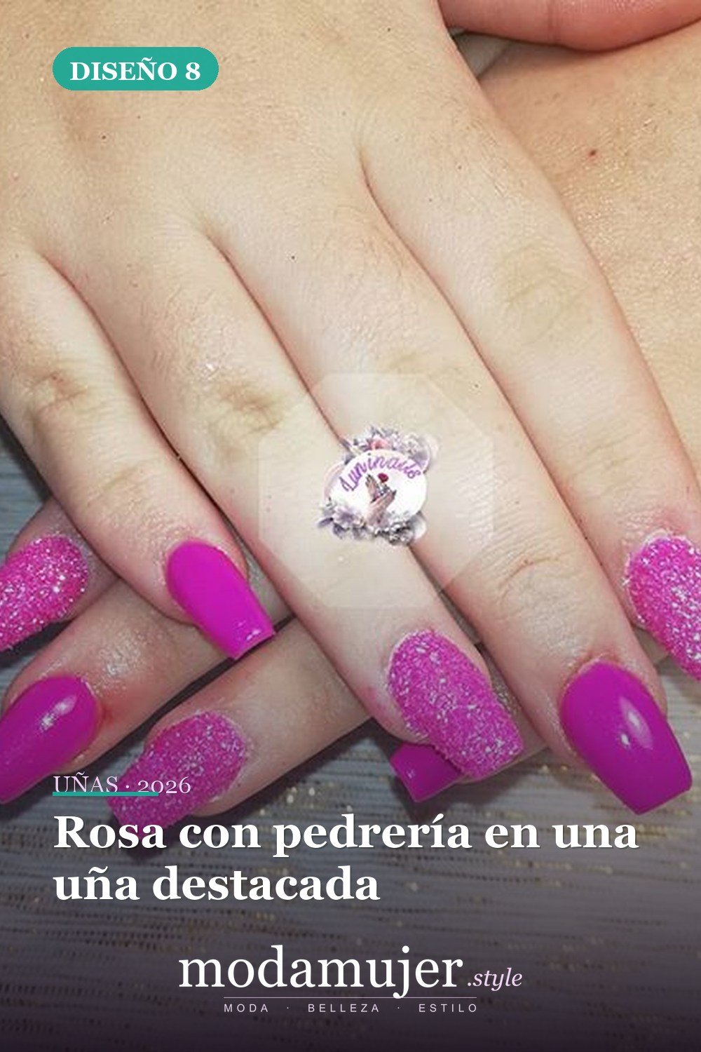 Rosa con pedrería en una uña destacada — 50 Diseños de uñas en rosa más llamativos
