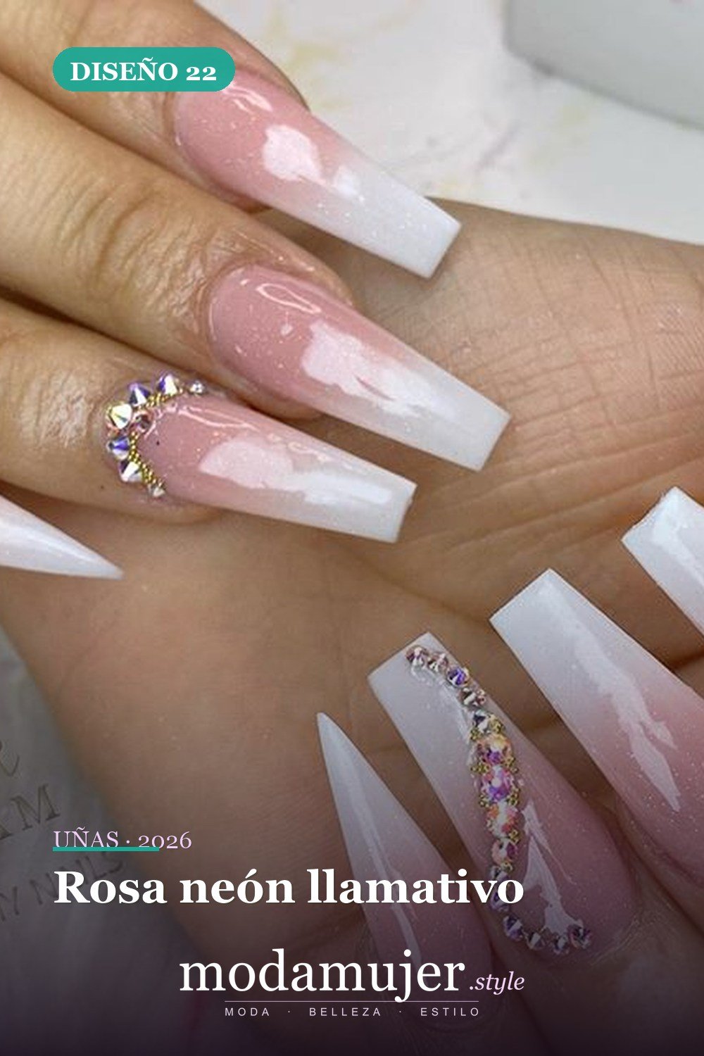 Rosa neón llamativo — 50 Diseños de uñas en rosa más llamativos