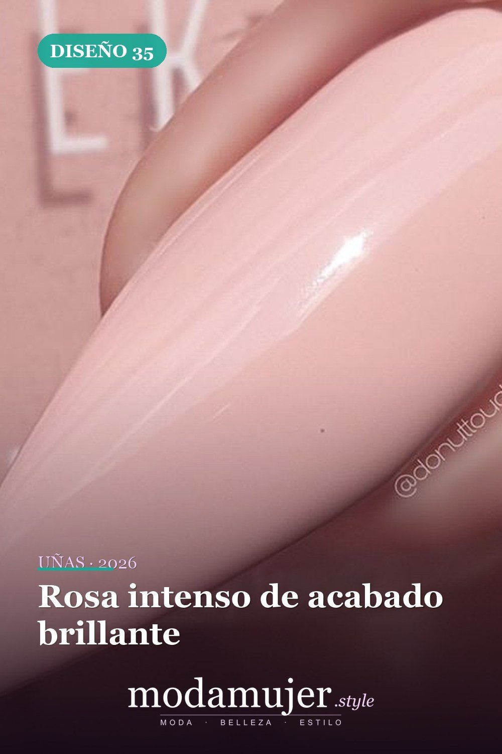 Rosa intenso de acabado brillante — 50 Diseños de uñas en rosa más llamativos