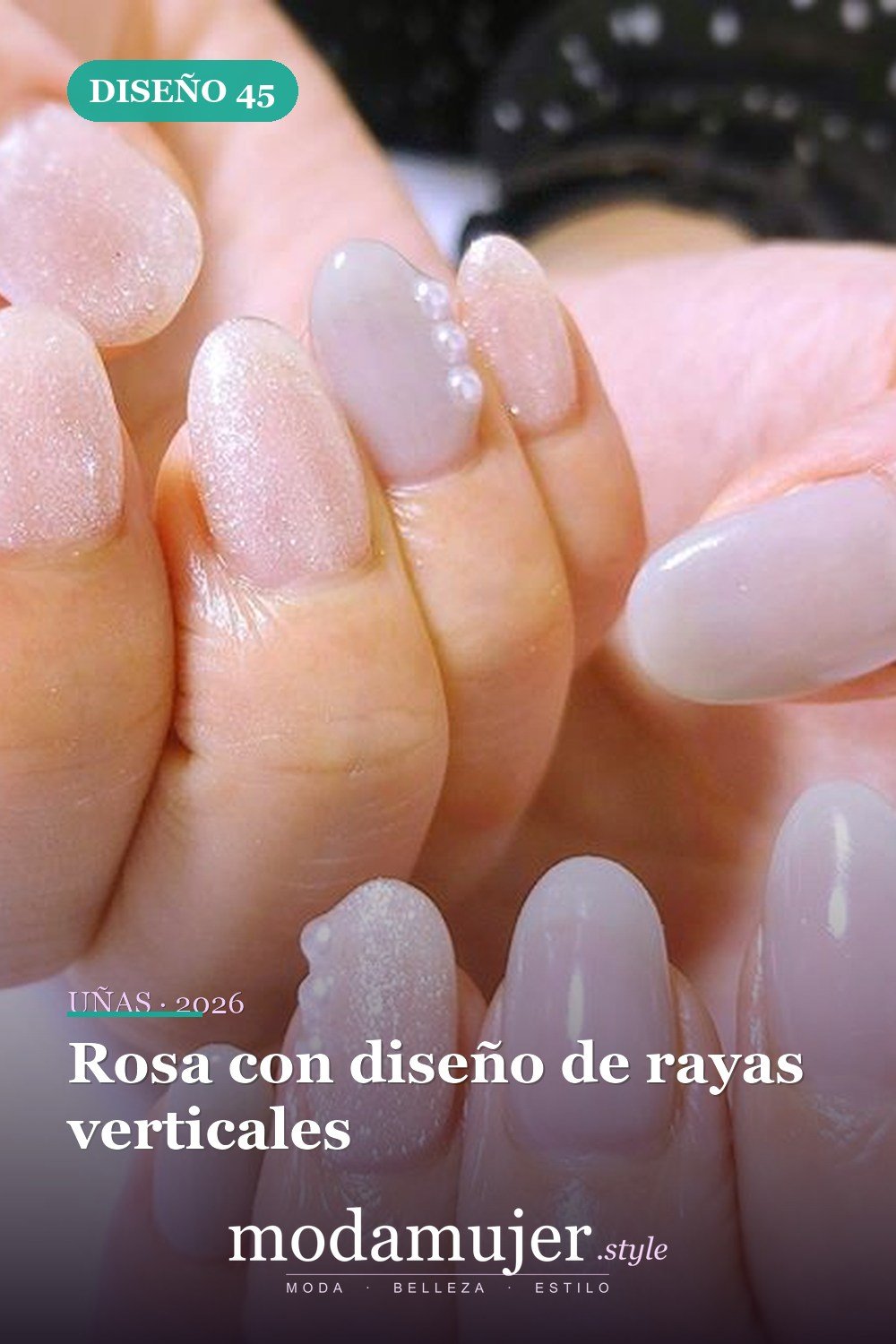Rosa con diseño de rayas verticales — 50 Diseños de uñas en rosa más llamativos