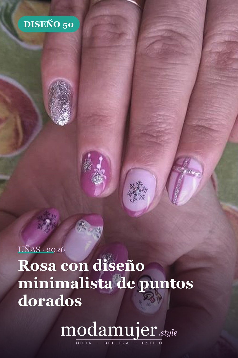 Rosa con diseño minimalista de puntos dorados — 50 Diseños de uñas en rosa más llamativos