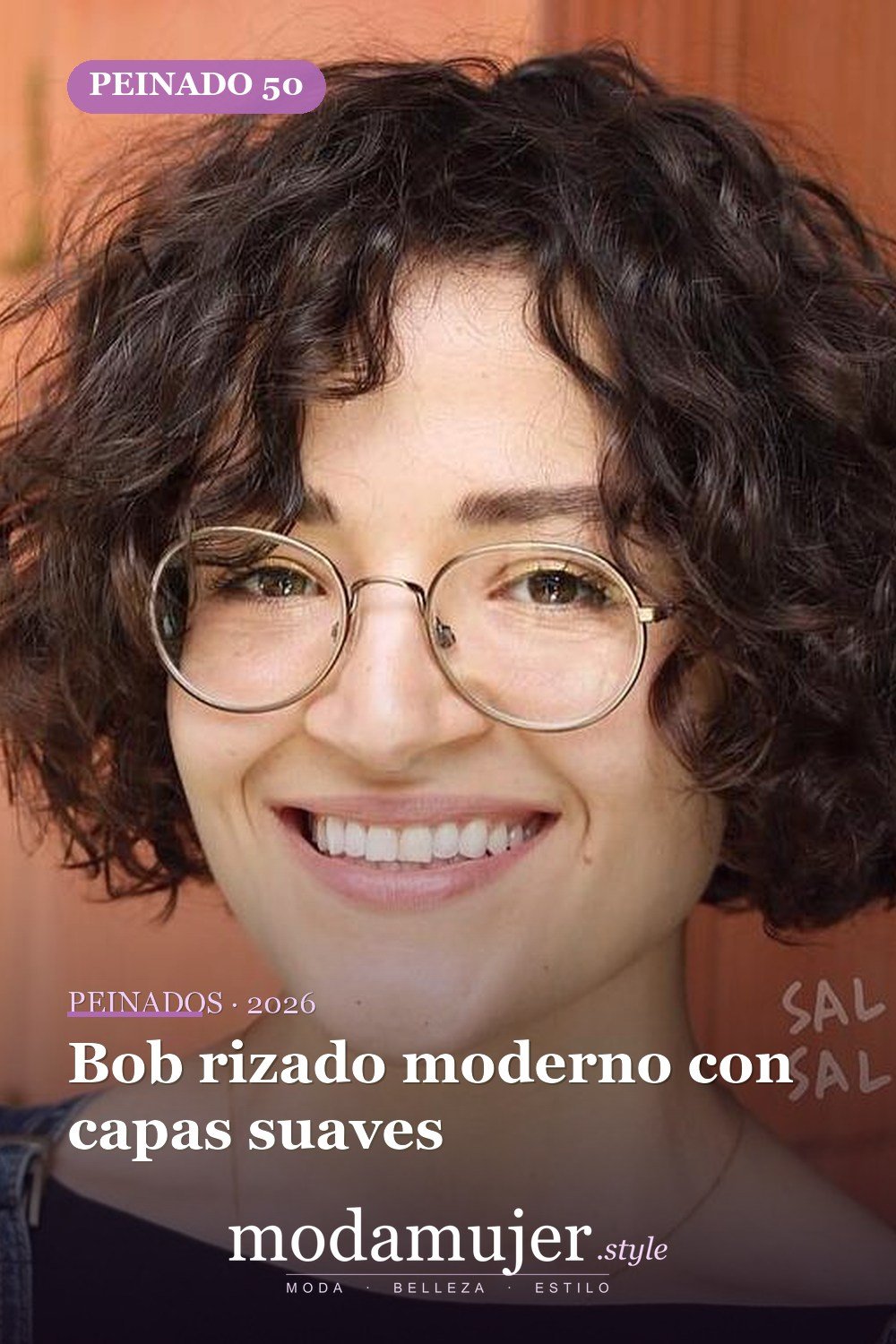 Bob rizado moderno con capas suaves — 50 ideas de bob rizado: los mejores peinados de 2026 para cada tipo de rizo