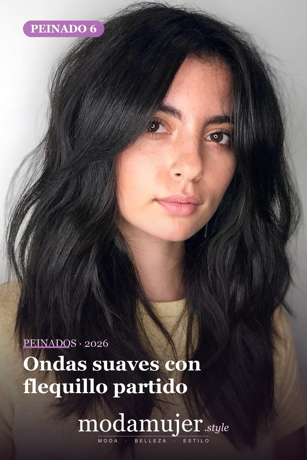 Ondas suaves con flequillo partido — 50 ideas de cabello largo en capas con flequillo