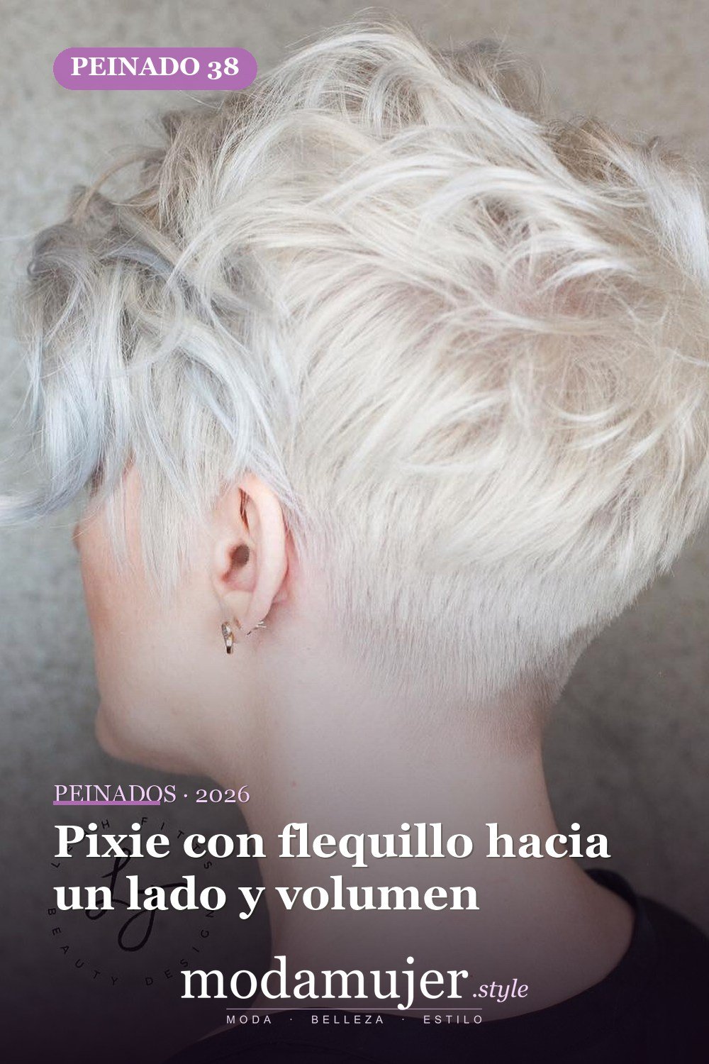 Pixie con flequillo hacia un lado y volumen — 50 ideas frescas de corte de duendecillo picado