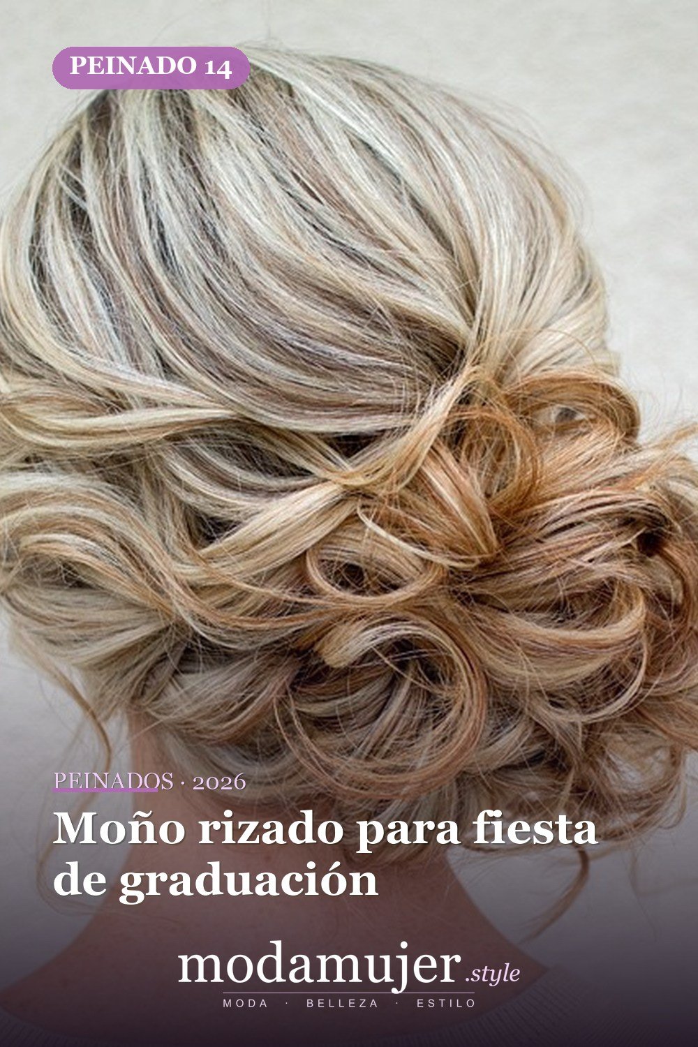 Moño rizado para fiesta de graduación — 50 maravillosos peinados para cabello medio que inspiran nuevos looks