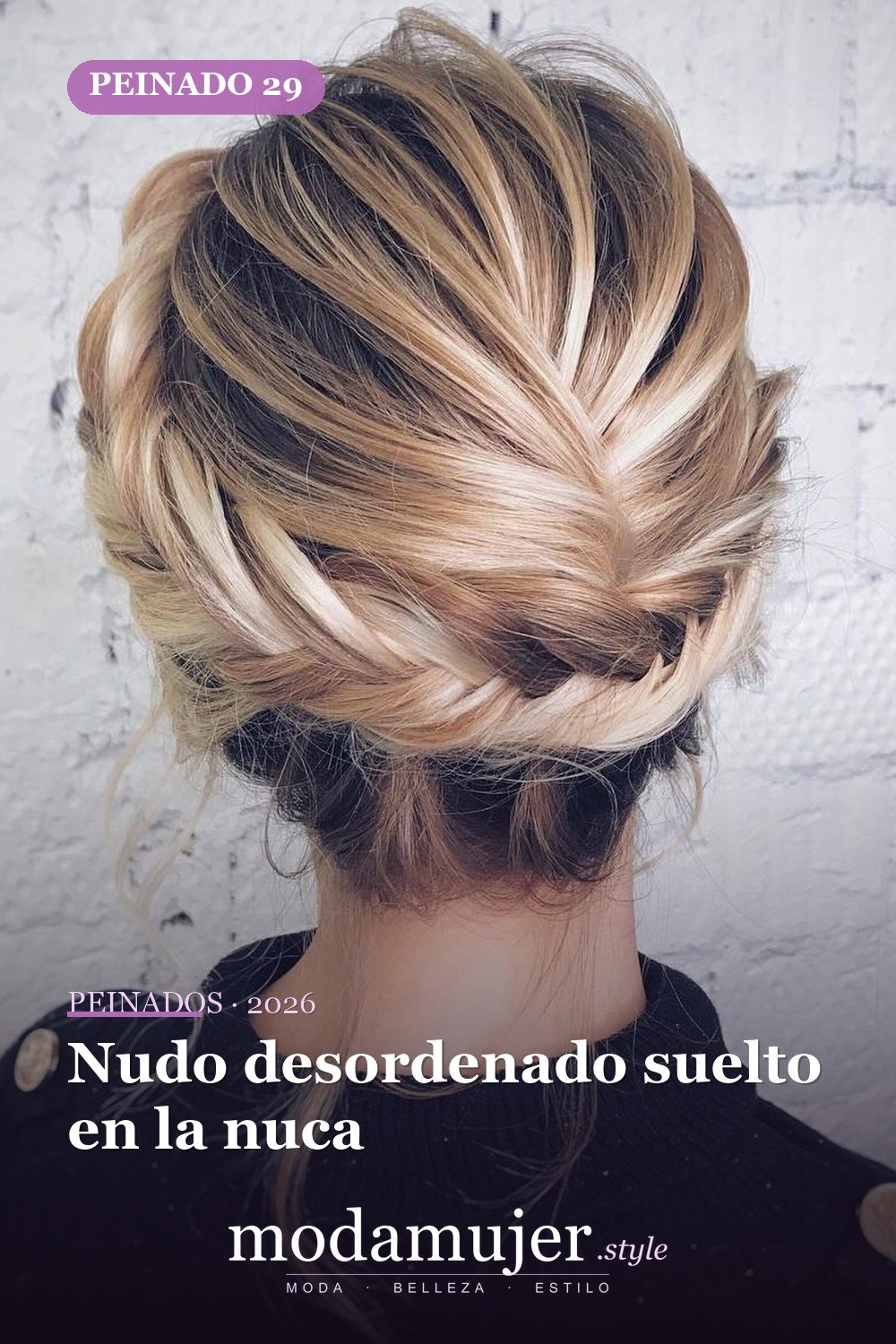 Nudo desordenado suelto en la nuca — 50 maravillosos peinados para cabello medio que inspiran nuevos looks