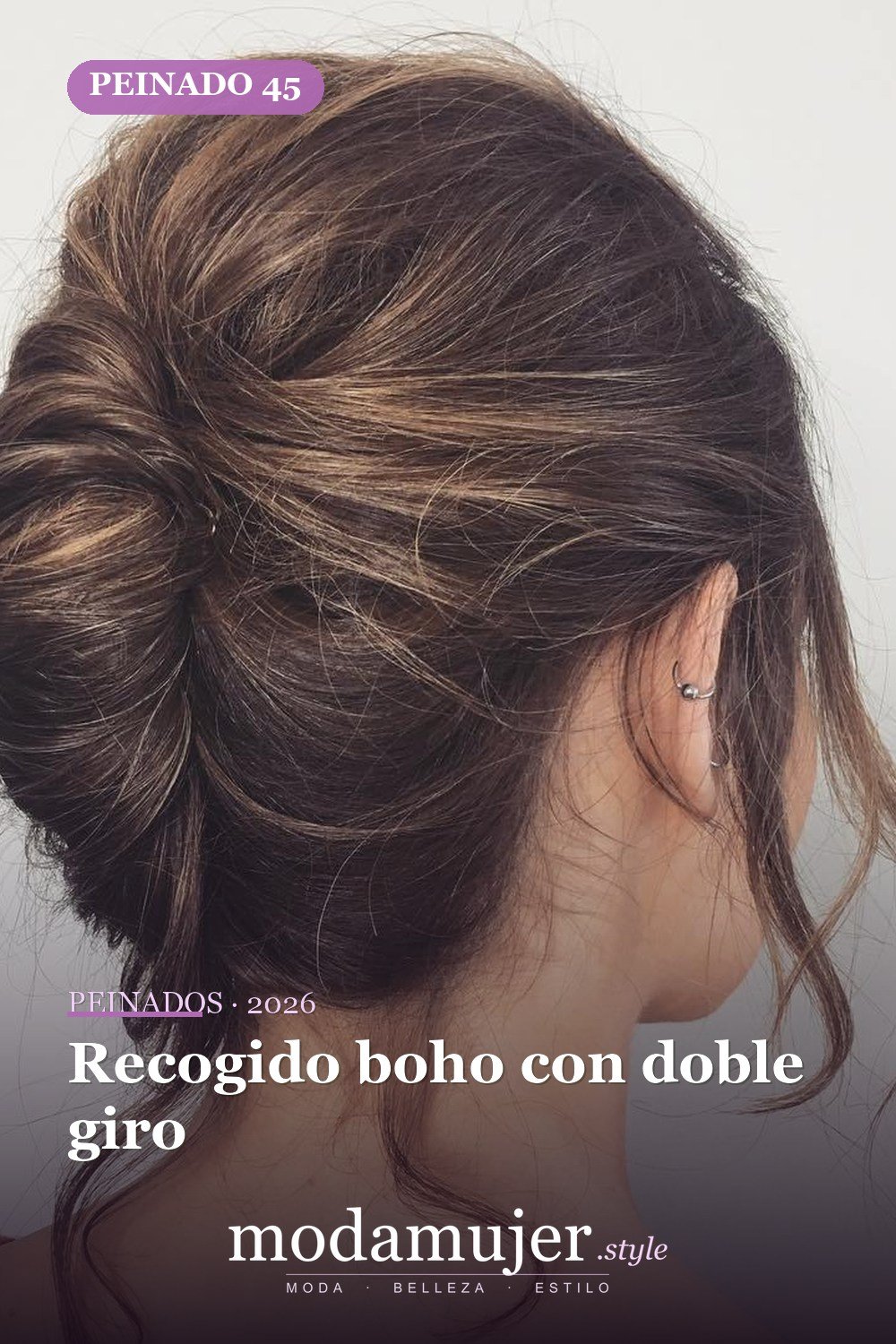 Recogido boho con doble giro — 50 maravillosos peinados para cabello medio que inspiran nuevos looks