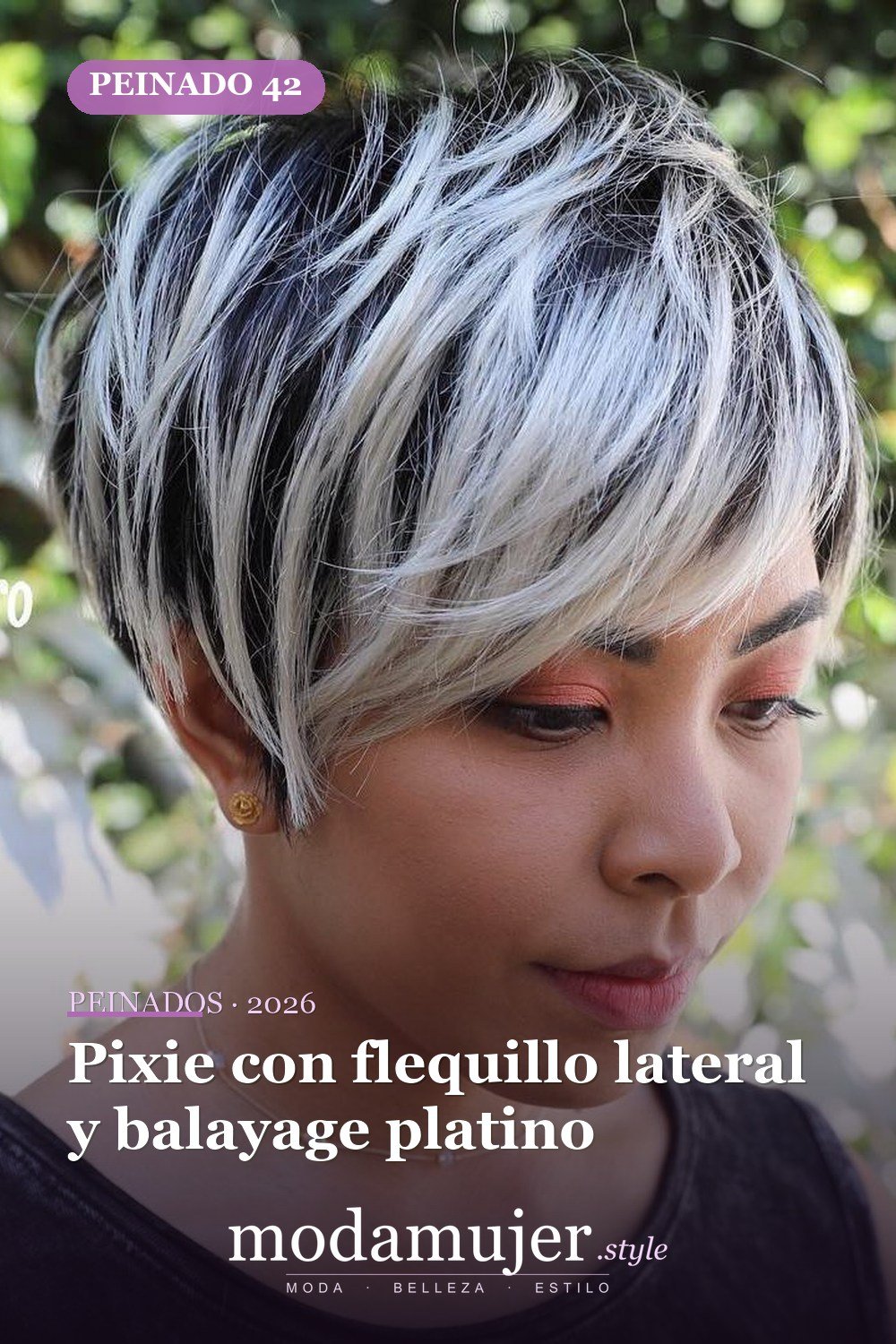 Pixie con flequillo lateral y balayage platino — 50 nuevas ideas de corte de duendecillo con flequillo para la temporada actual