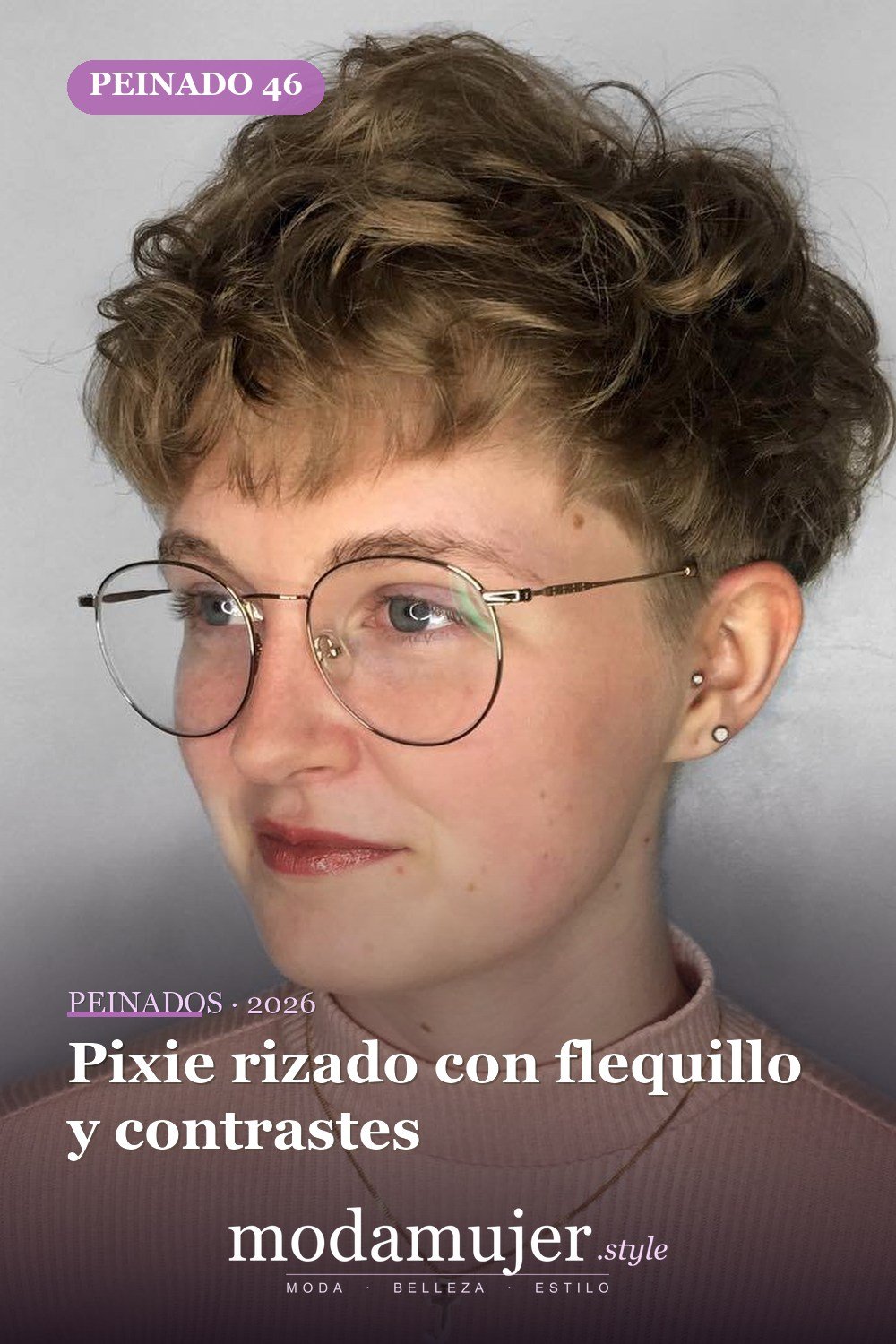 Pixie rizado con flequillo y contrastes — 50 nuevas ideas de corte de duendecillo con flequillo para la temporada actual