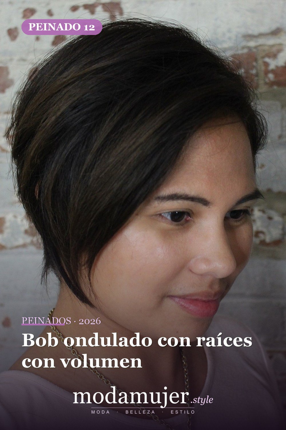 Bob ondulado con raíces con volumen — 50 peinados cortos para caras redondas con efecto adelgazante