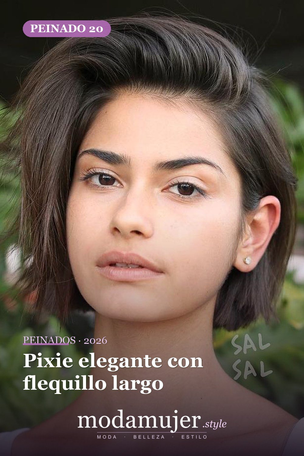 Pixie elegante con flequillo largo — 50 peinados cortos para caras redondas con efecto adelgazante