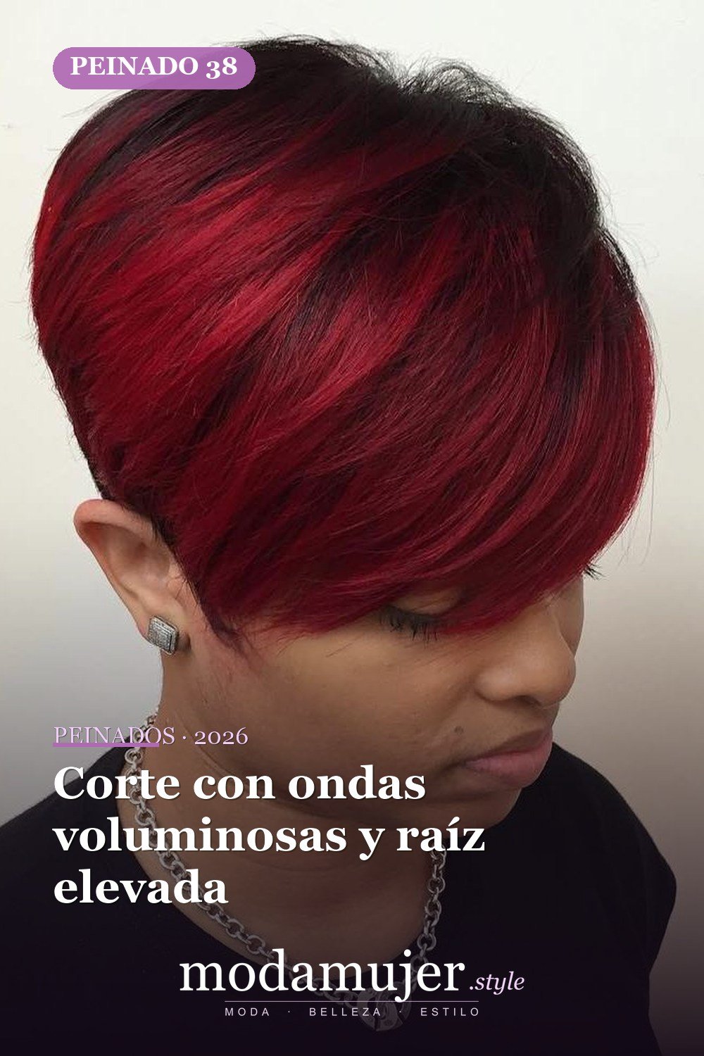 Corte con ondas voluminosas y raíz elevada — 50 peinados cortos para caras redondas con efecto adelgazante