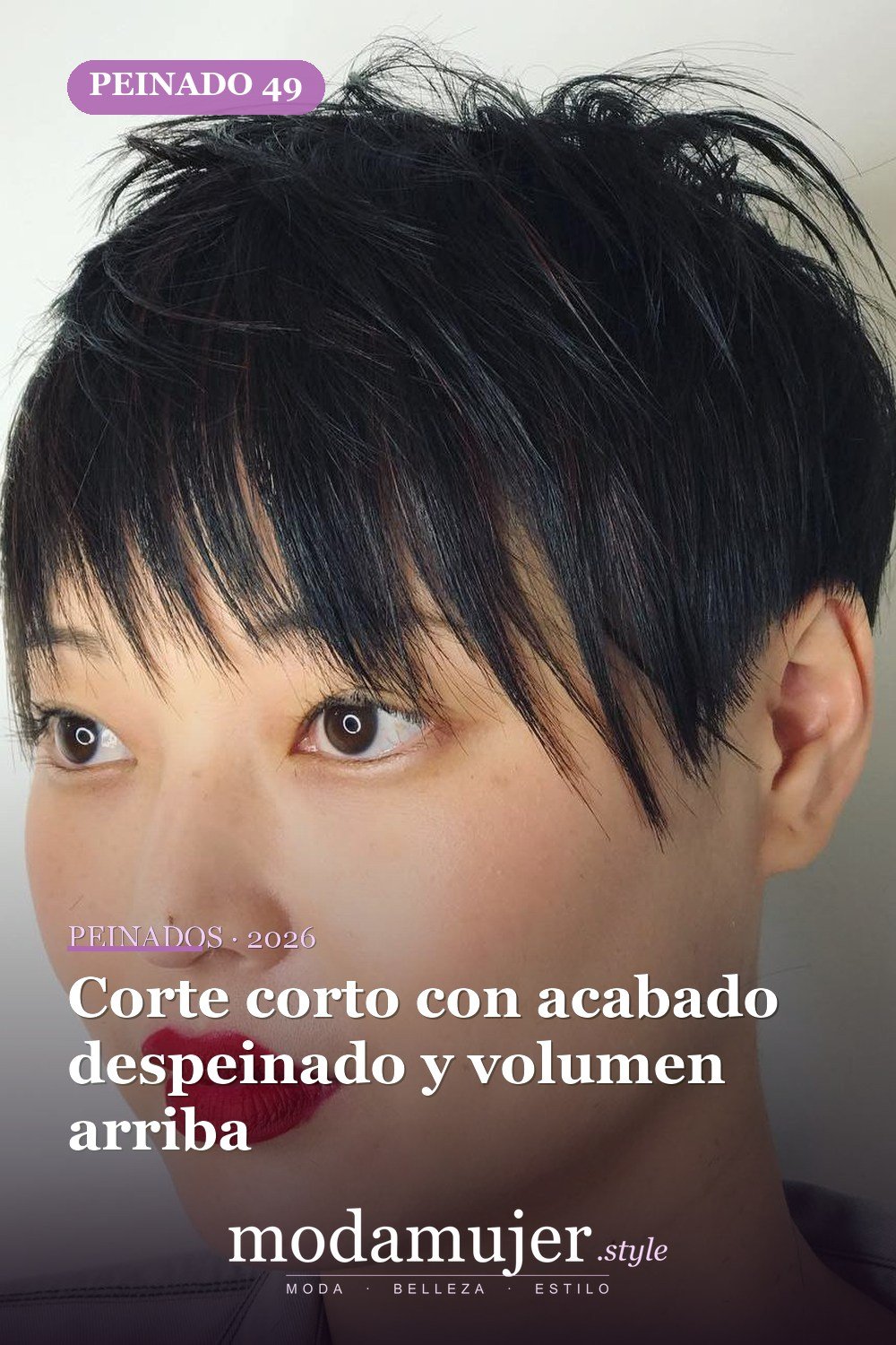 Corte corto con acabado despeinado y volumen arriba — 50 peinados cortos para caras redondas con efecto adelgazante