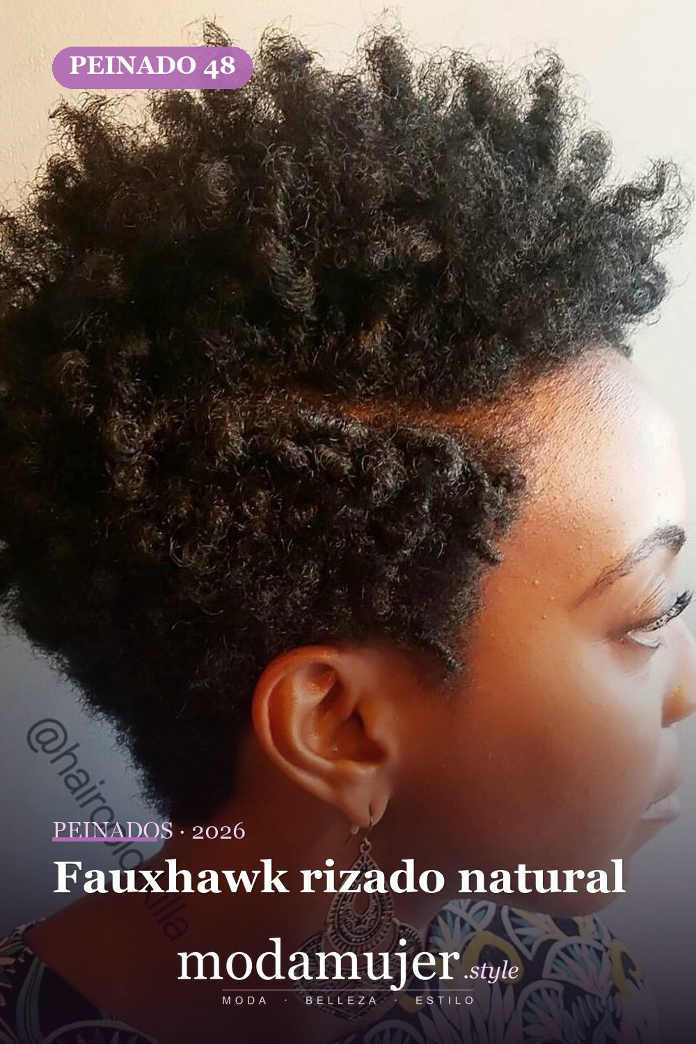 Fauxhawk rizado natural — 50 peinados cortos para mujeres negras que roban todas las miradas