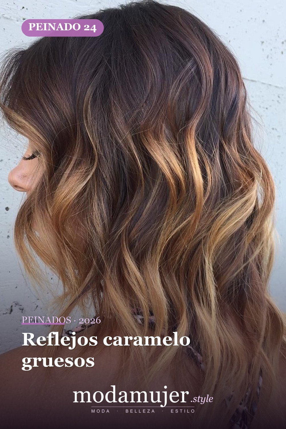 Reflejos caramelo gruesos — 50 peinados de longitud media sin falla para cabello fino