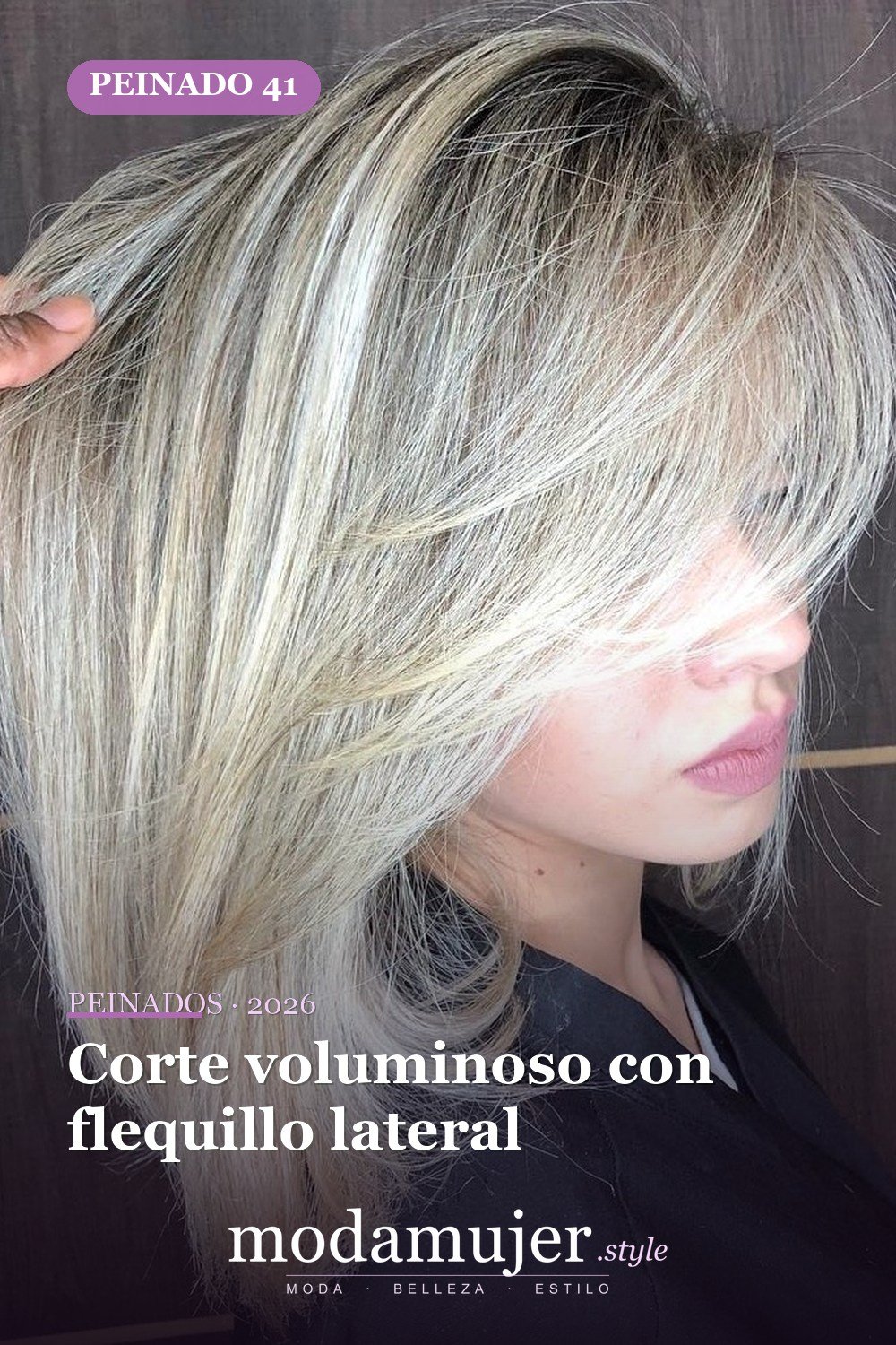 Corte voluminoso con flequillo lateral — 50 peinados de longitud media sin falla para cabello fino