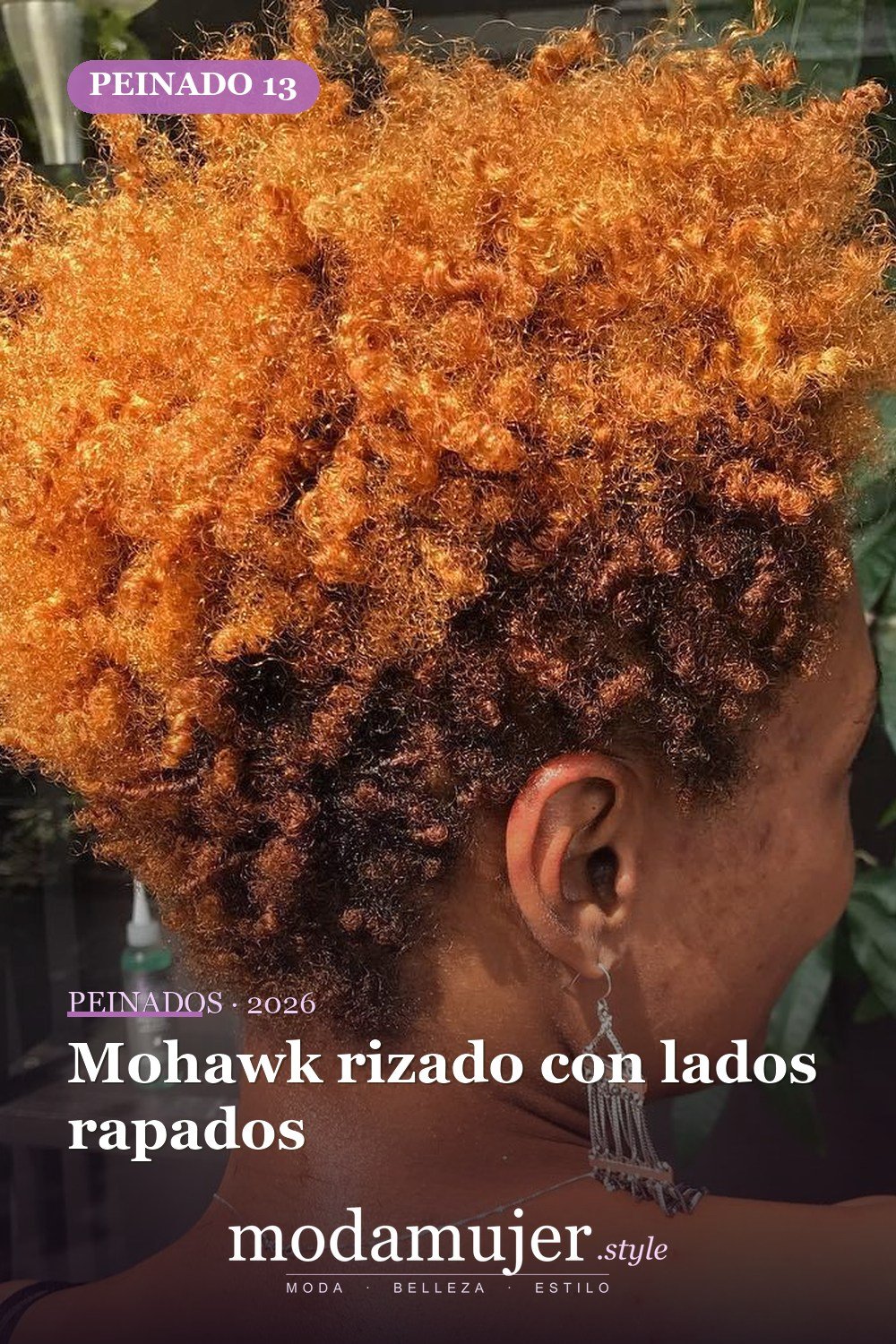 Mohawk rizado con lados rapados — 50 peinados impresionantes para cabello natural corto