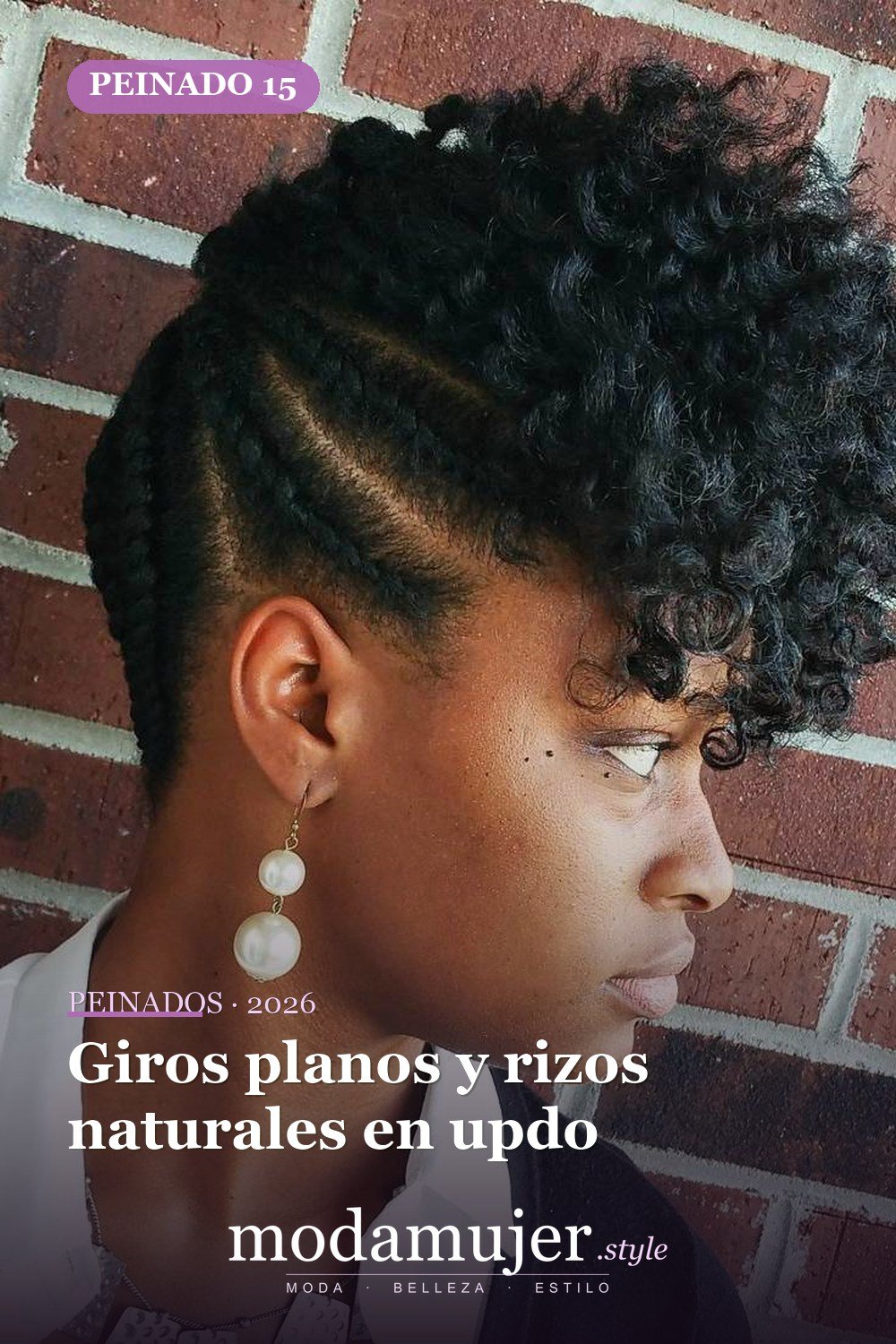 Giros planos y rizos naturales en updo — 50 peinados impresionantes para cabello natural corto