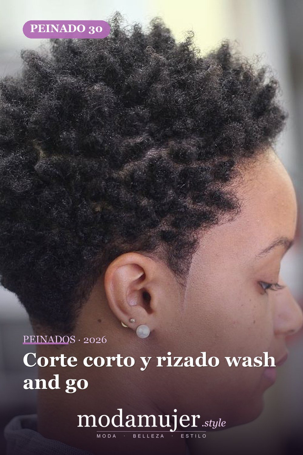 Corte corto y rizado wash and go — 50 peinados impresionantes para cabello natural corto