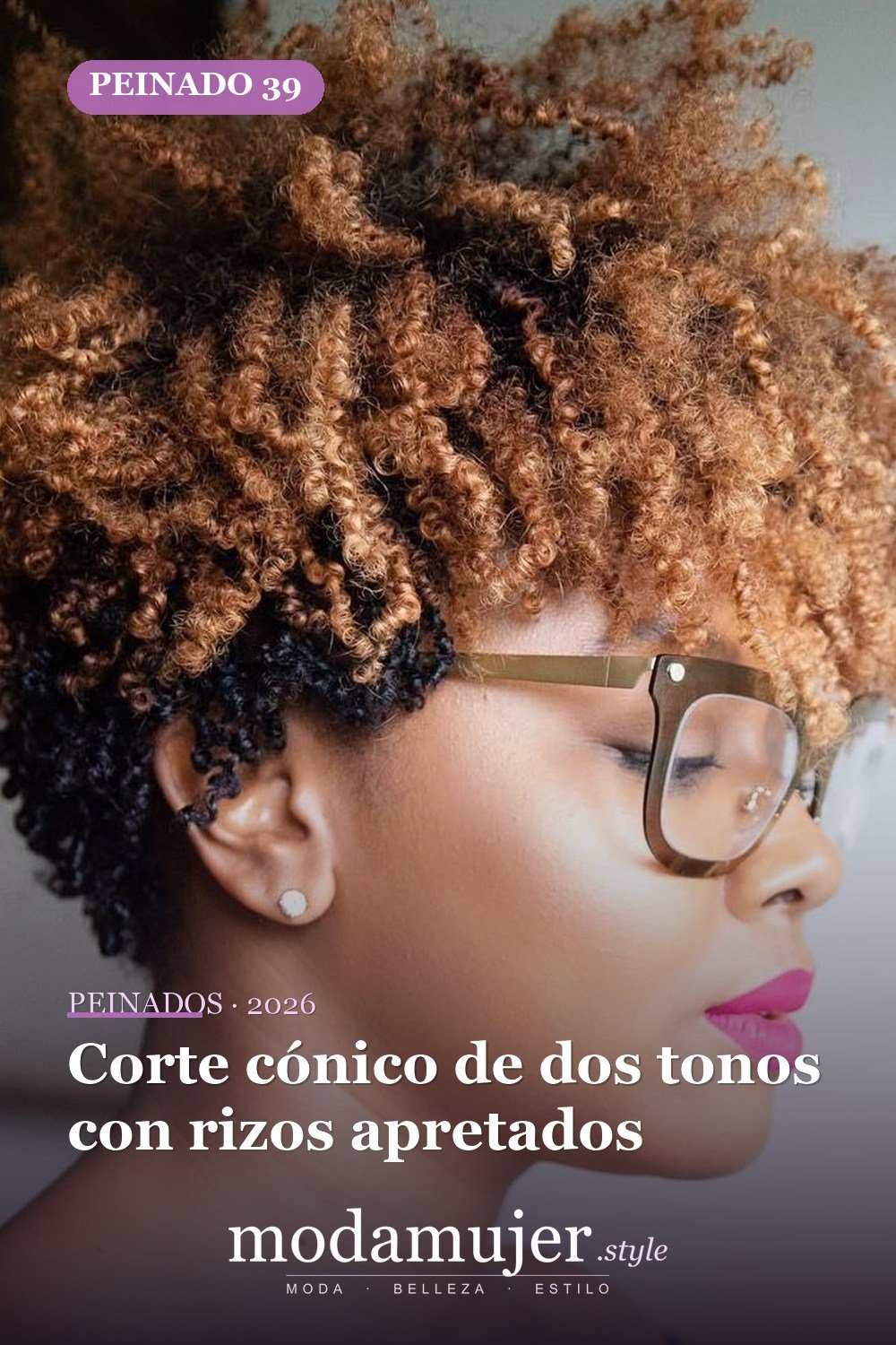 Corte cónico de dos tonos con rizos apretados — 50 peinados impresionantes para cabello natural corto
