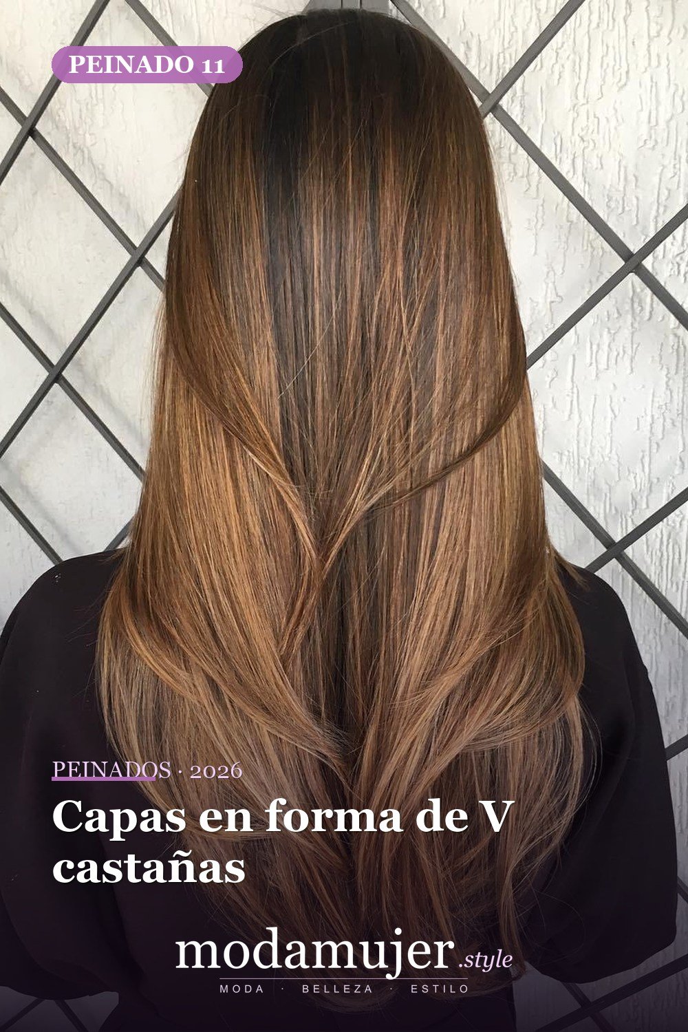 Capas en forma de V castañas — 50 peinados largos con capas para 2026