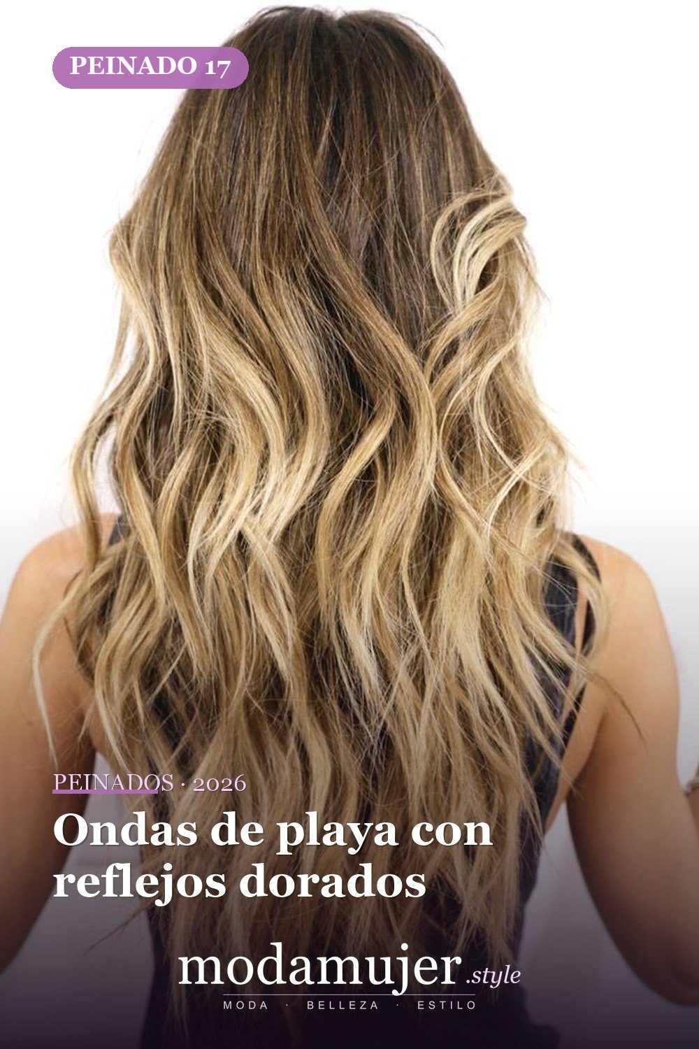Ondas de playa con reflejos dorados — 50 peinados largos con capas para 2026
