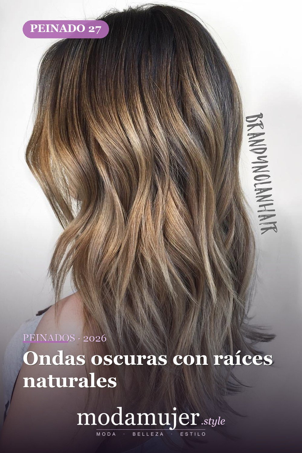 Ondas oscuras con raíces naturales — 50 peinados largos con capas para 2026